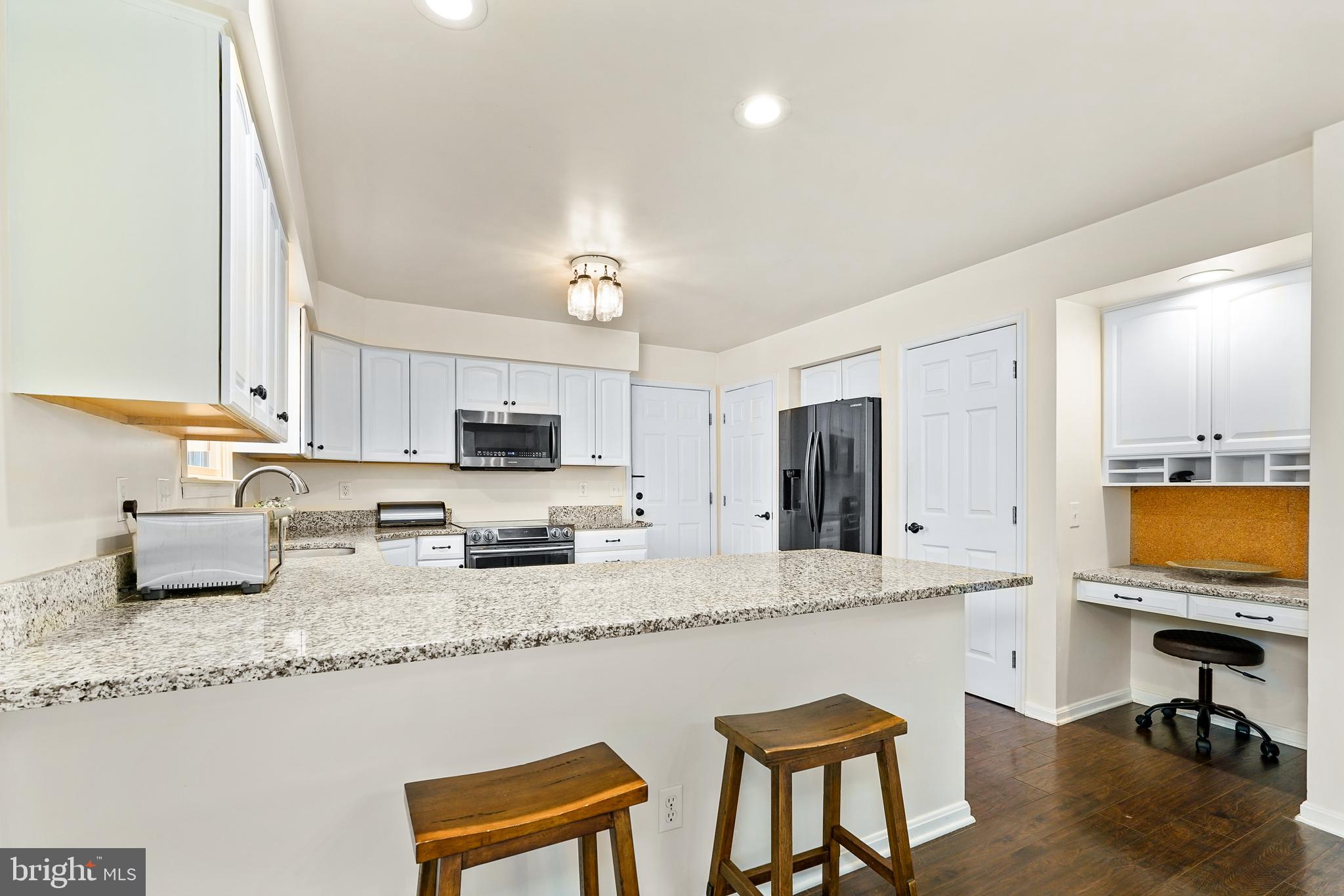 STRAWBERRY HILL - Residential