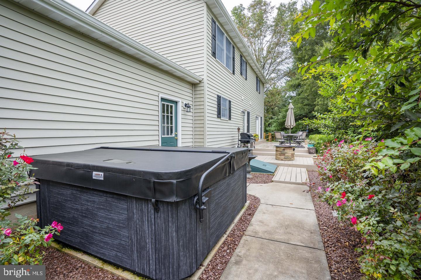 STRAWBERRY HILL - Residential