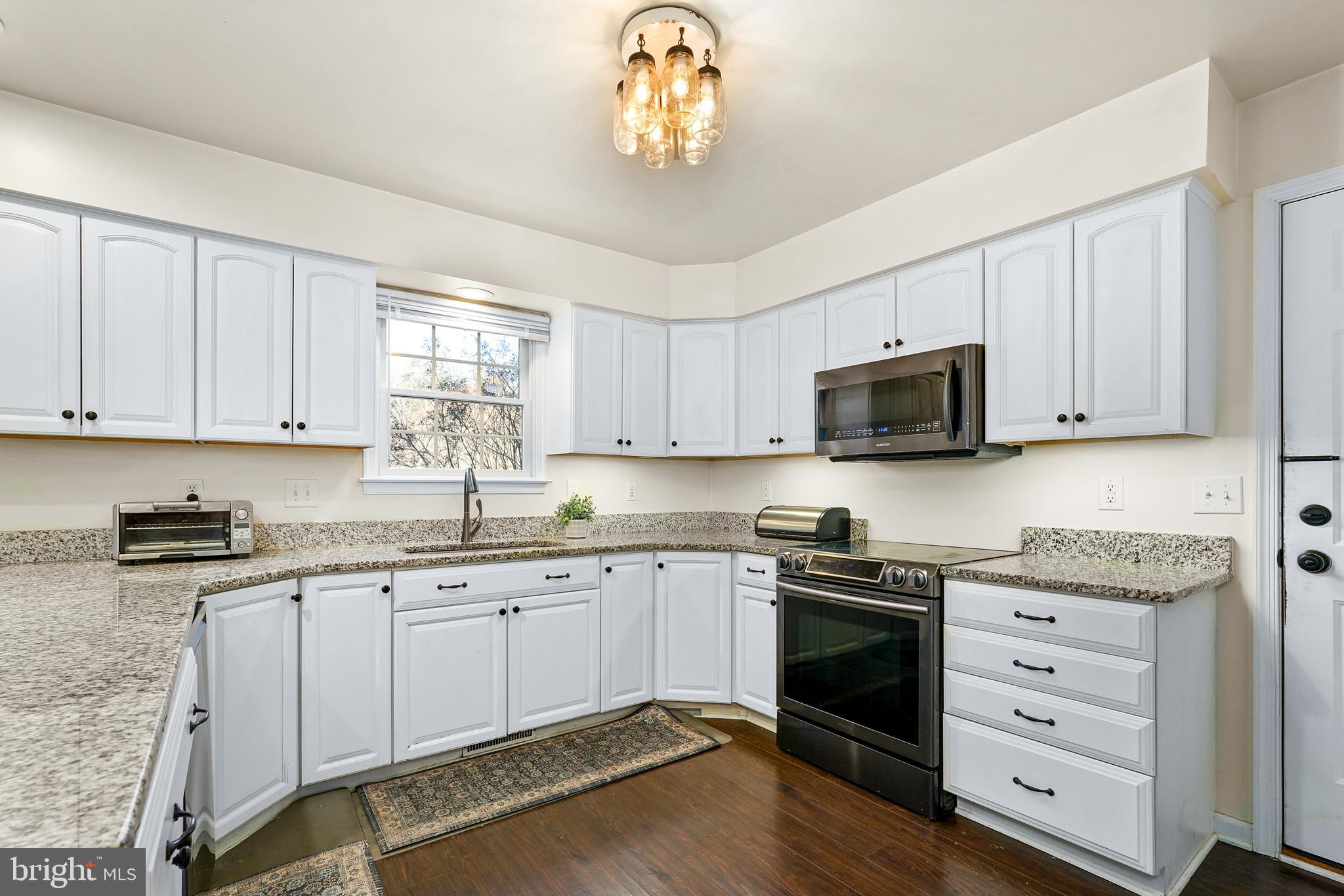 STRAWBERRY HILL - Residential