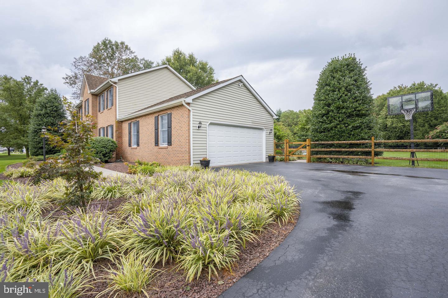 STRAWBERRY HILL - Residential