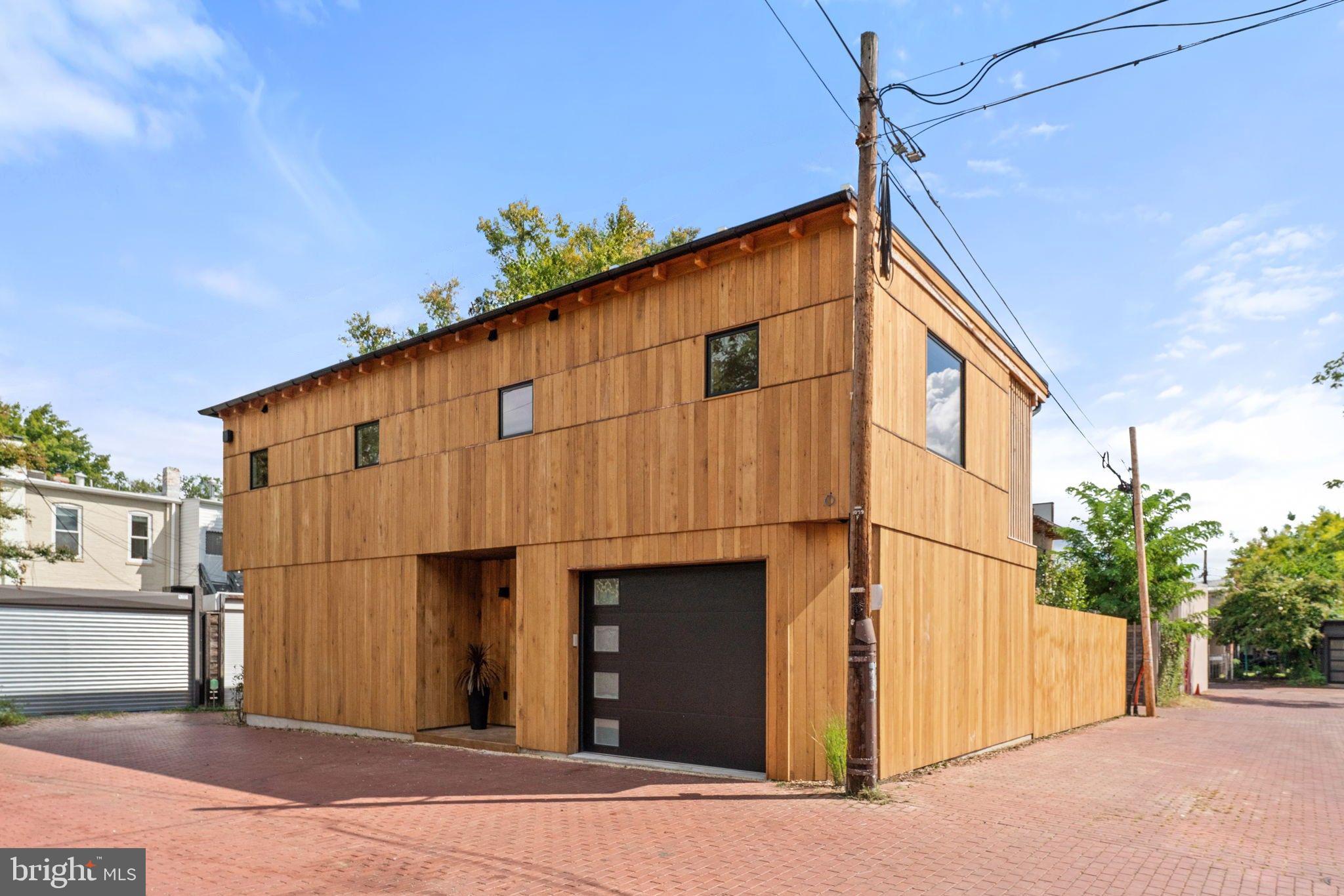 21 OVERBECK ALLEY NE