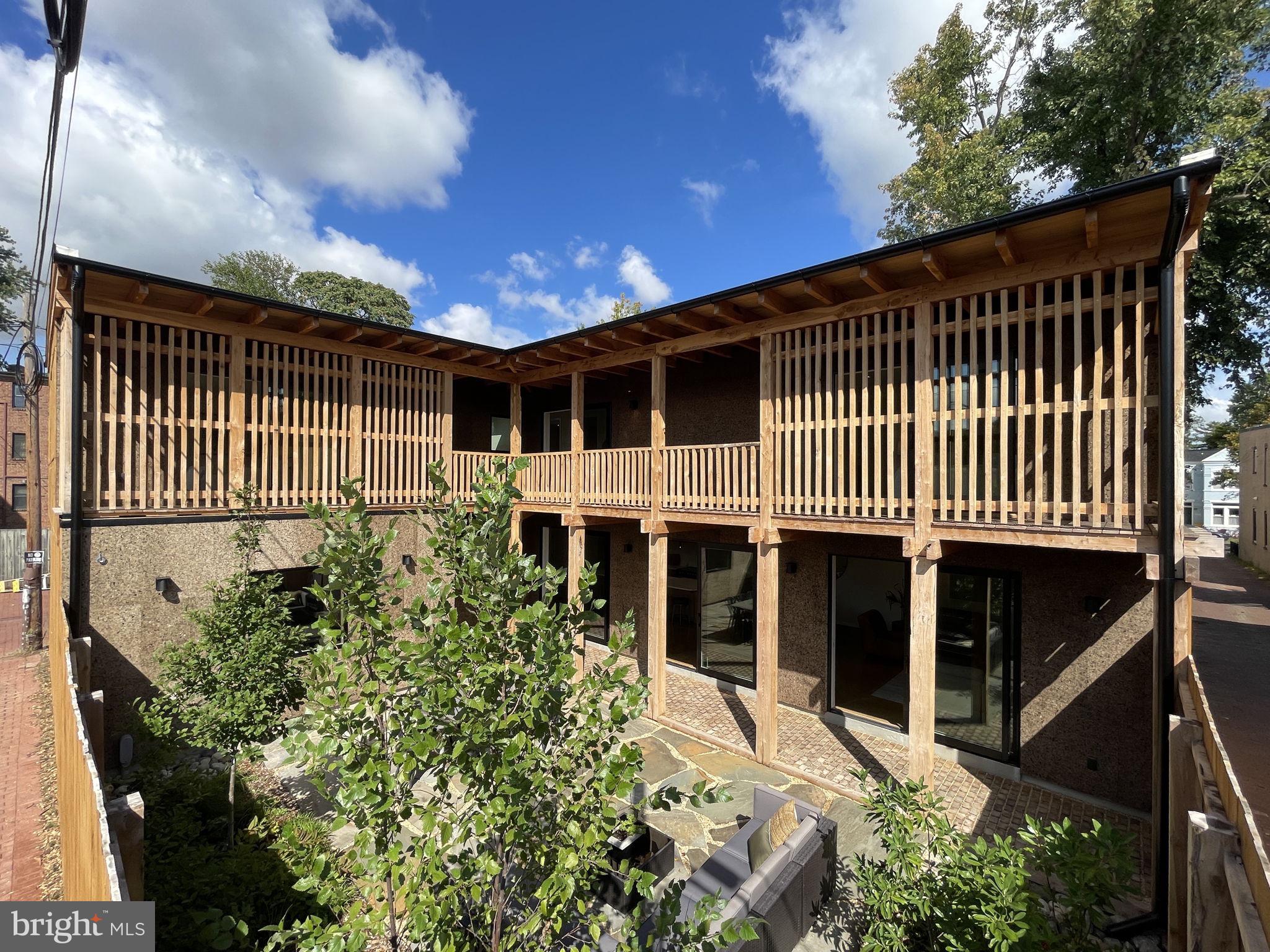 21 OVERBECK ALLEY NE