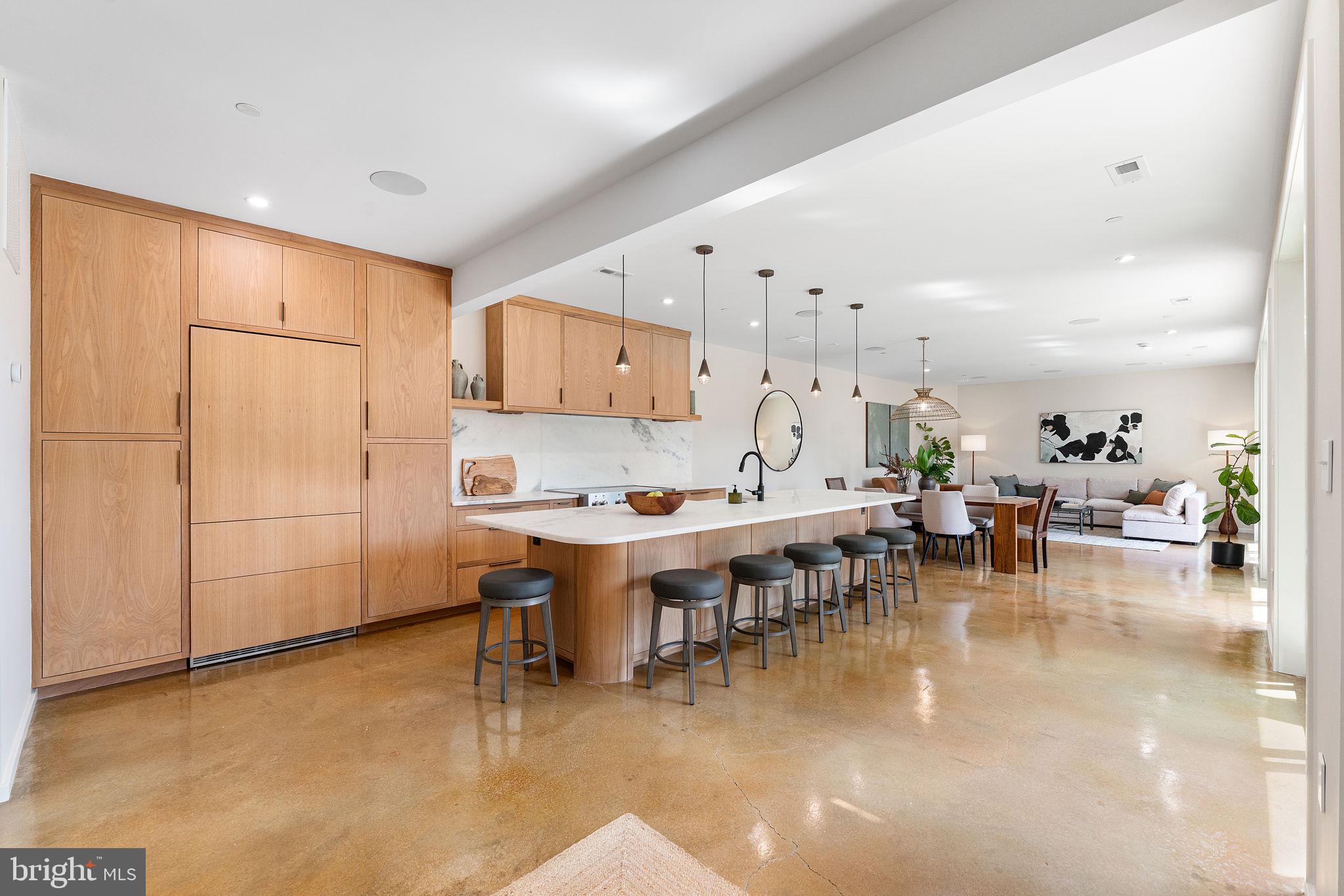 21 OVERBECK ALLEY NE