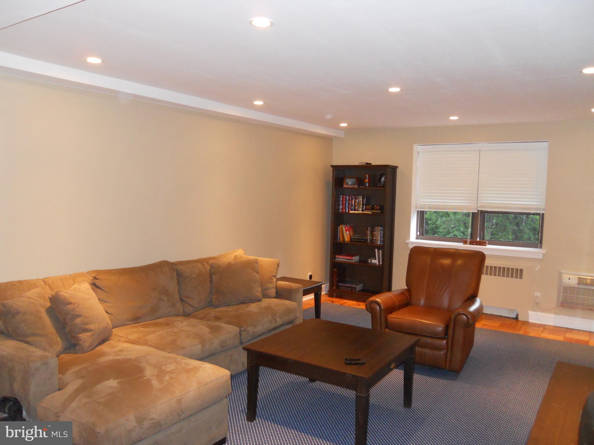 WYNNEWOOD PLAZA - Residential Lease