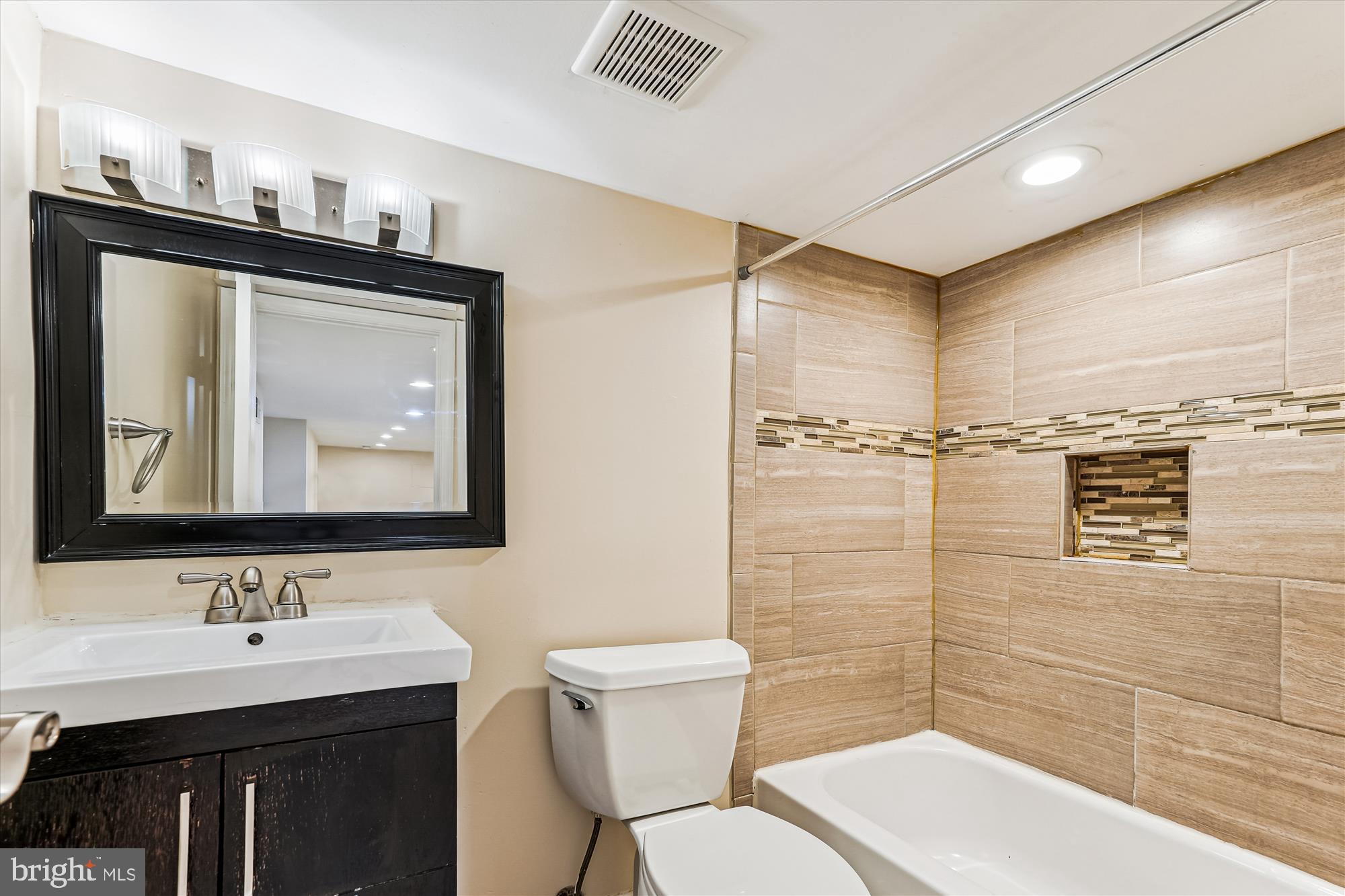 CHILLUM - Residential Lease