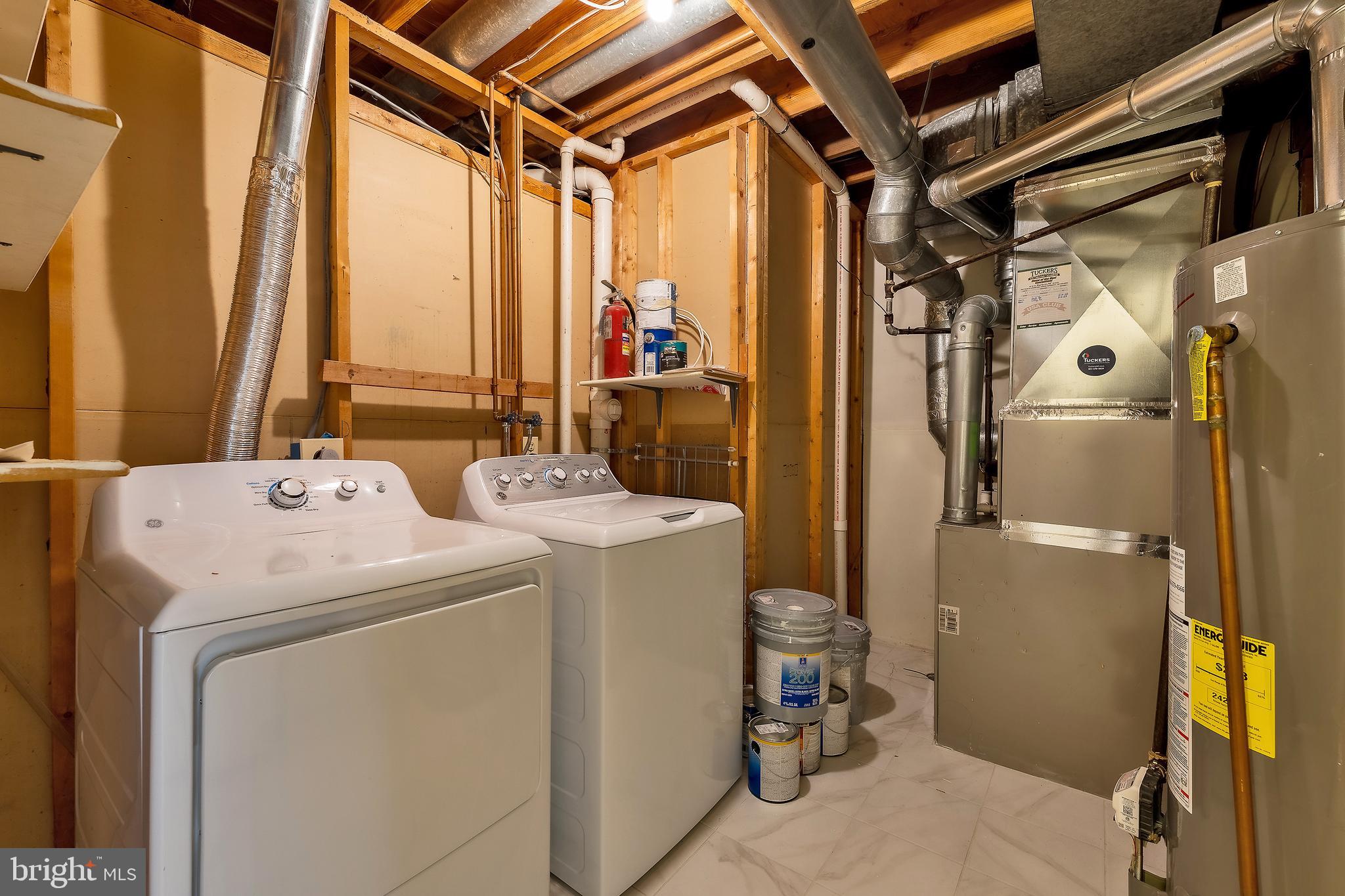 COLLEGE SQUARE - Residential Lease