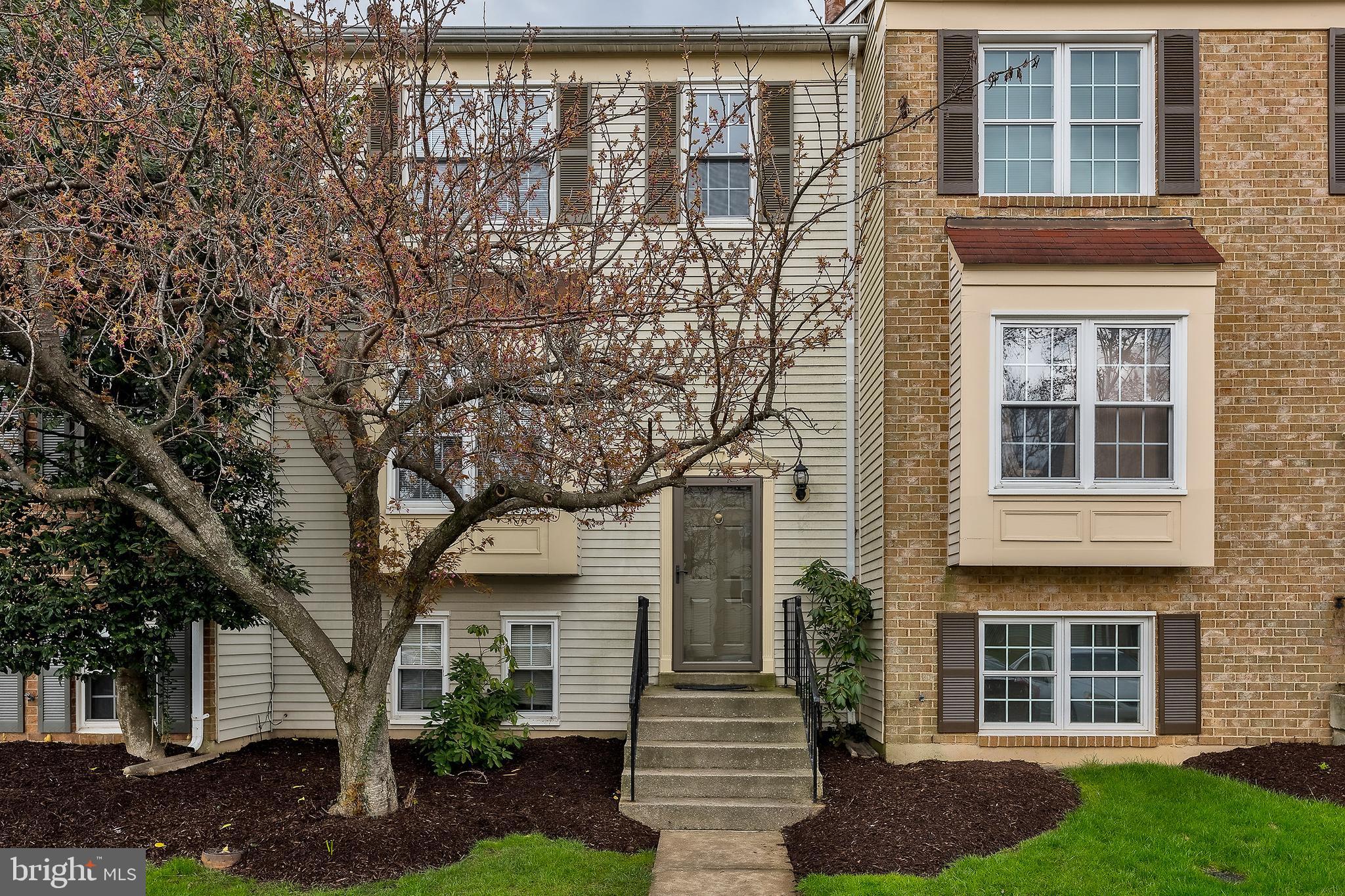 COLLEGE SQUARE - Residential Lease