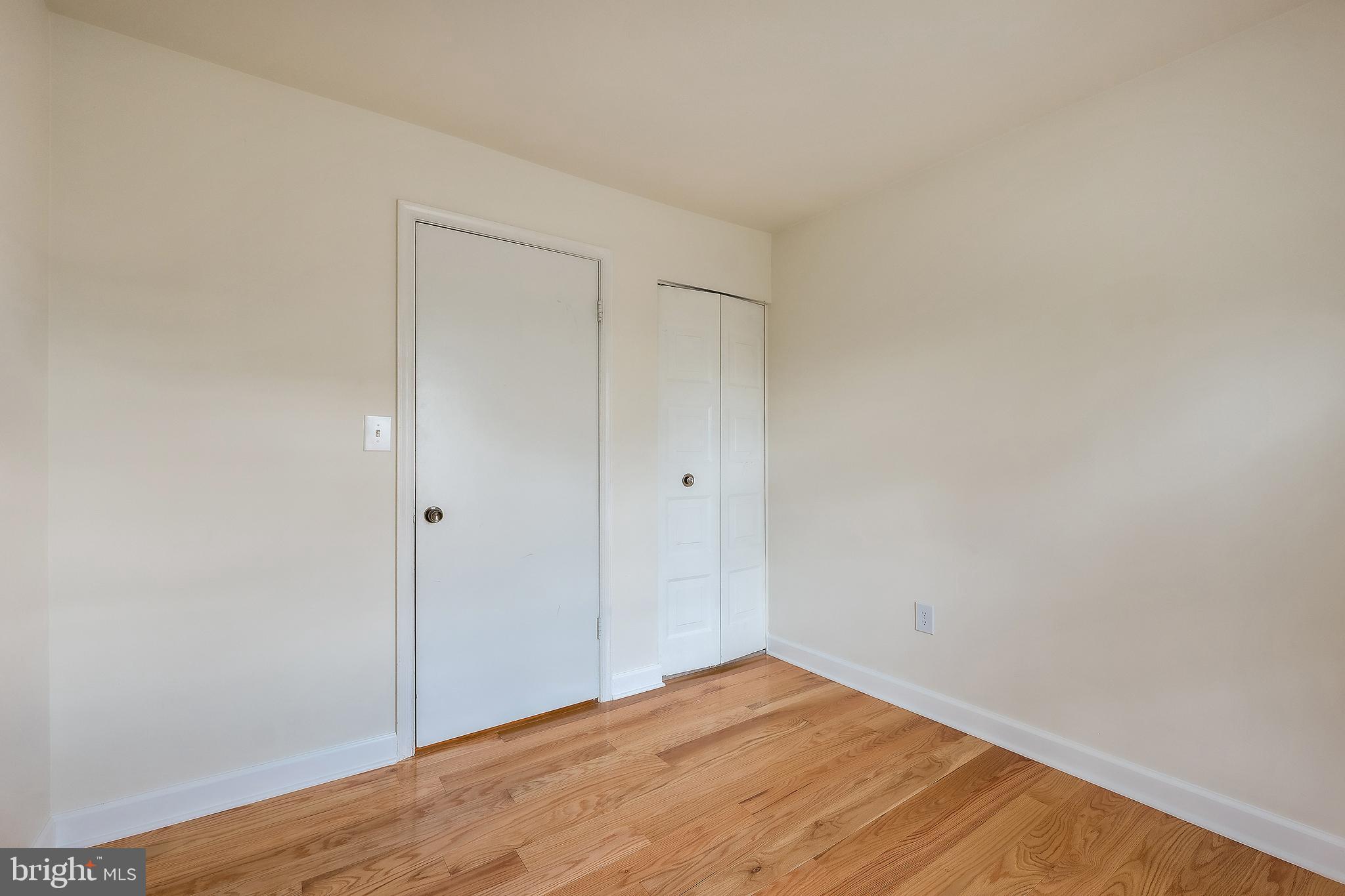 COLLEGE SQUARE - Residential Lease