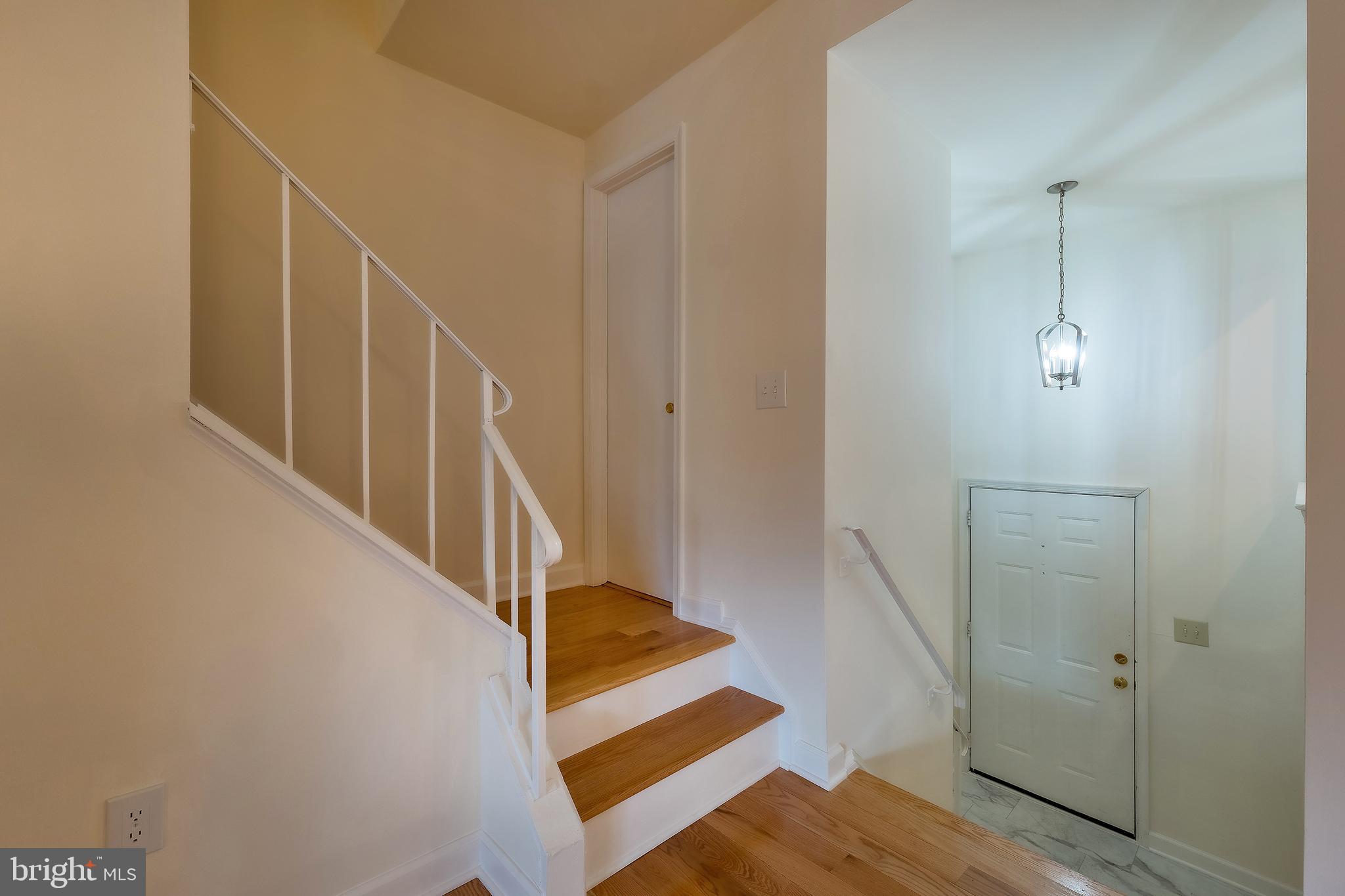 COLLEGE SQUARE - Residential Lease