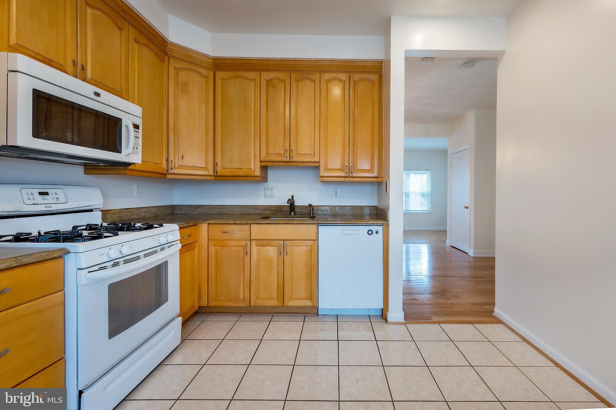 COLLEGE SQUARE - Residential Lease