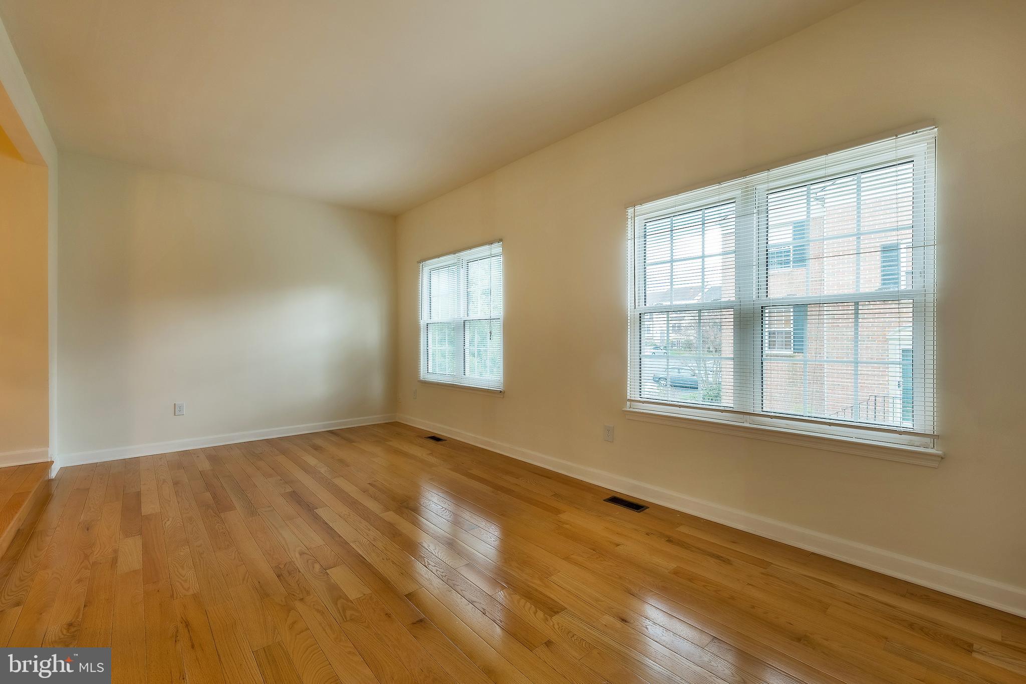 COLLEGE SQUARE - Residential Lease