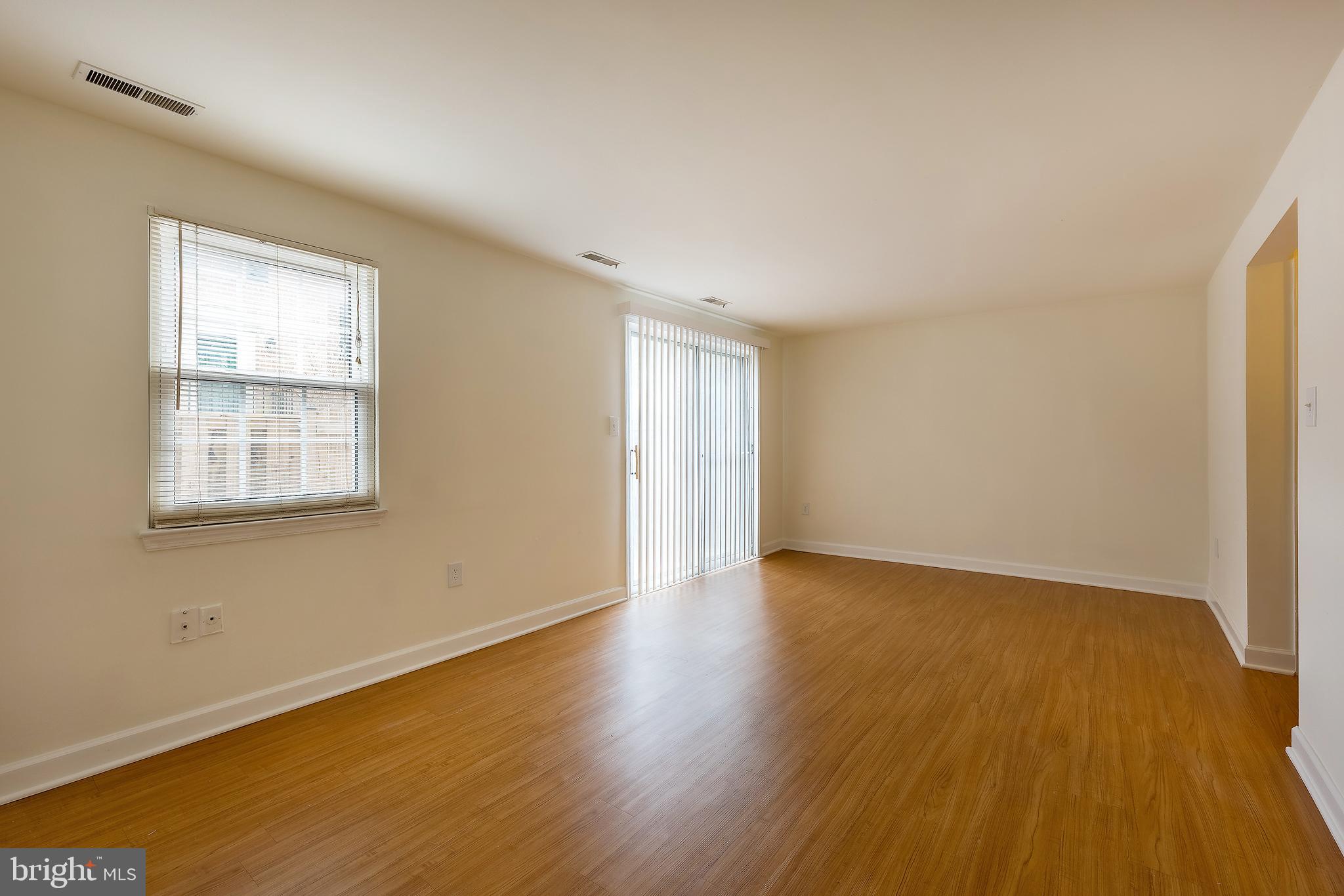 COLLEGE SQUARE - Residential Lease