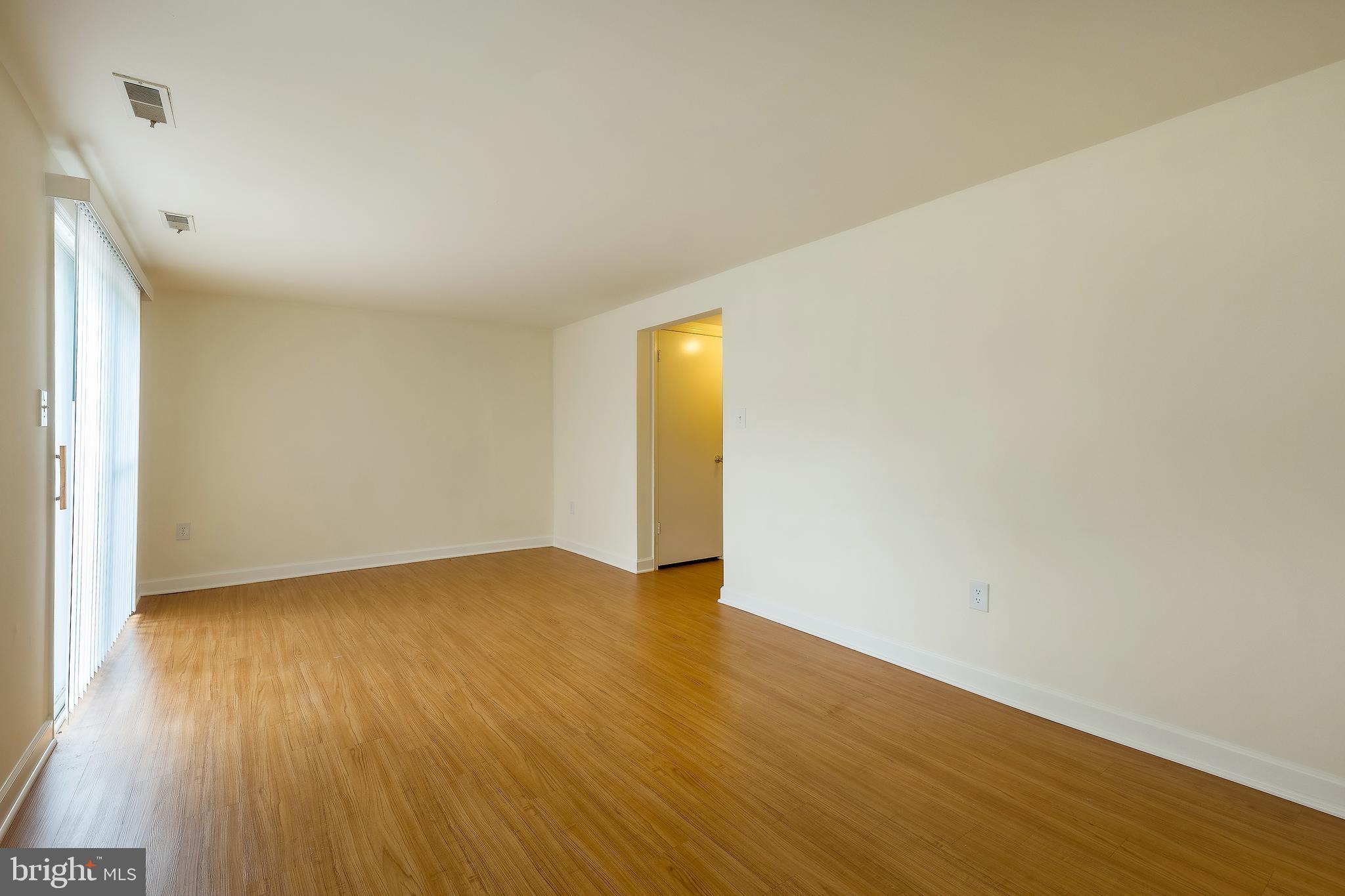 COLLEGE SQUARE - Residential Lease