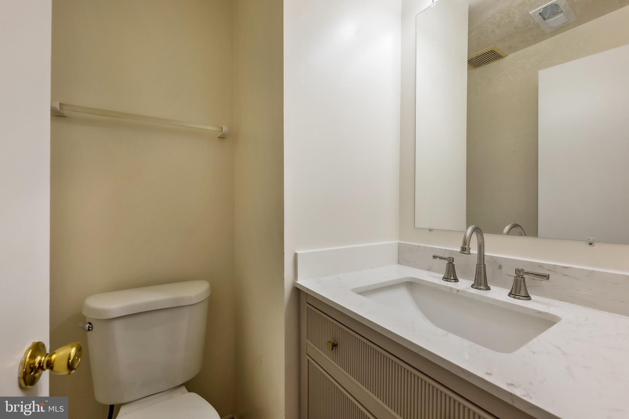 COLLEGE SQUARE - Residential Lease