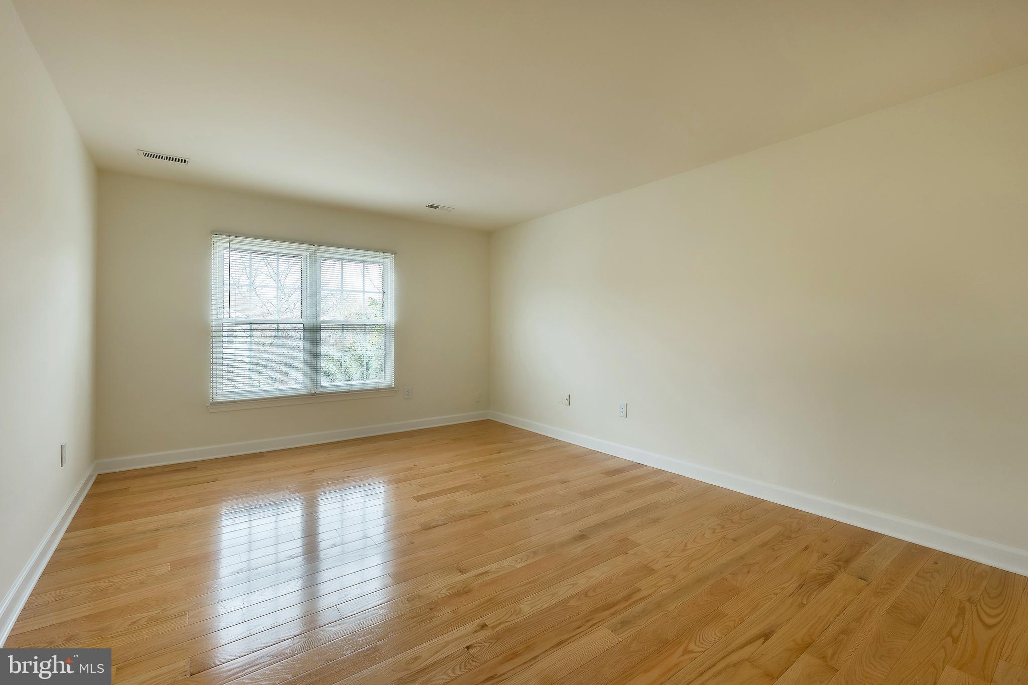 COLLEGE SQUARE - Residential Lease