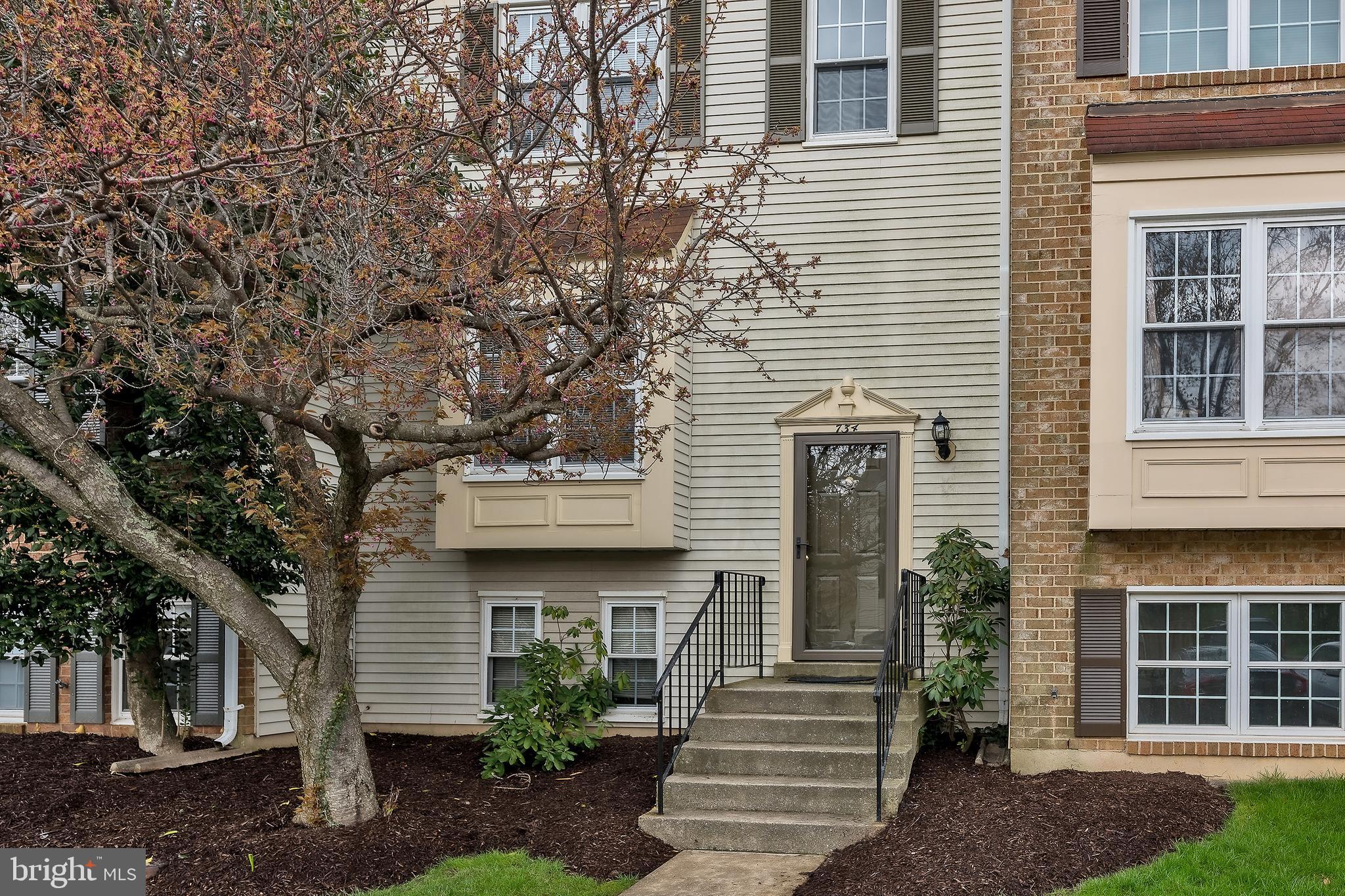 COLLEGE SQUARE - Residential Lease