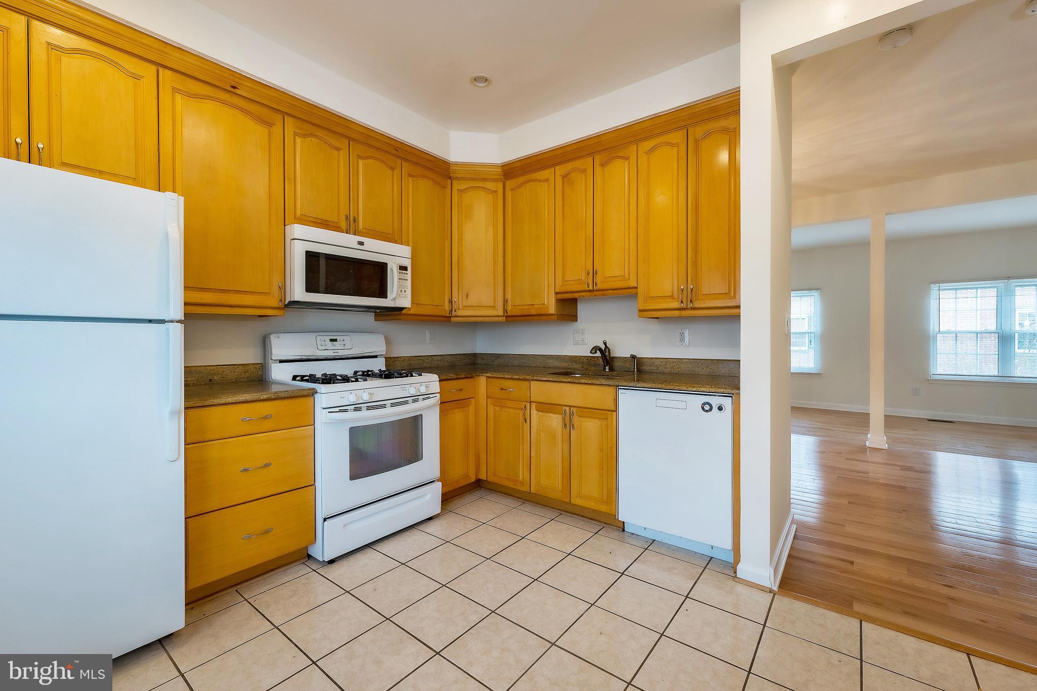 COLLEGE SQUARE - Residential Lease