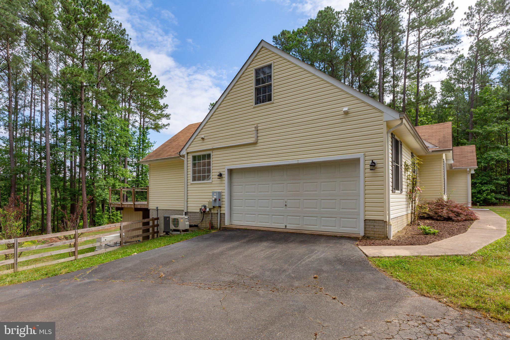 SIX LAKES WEST - Residential