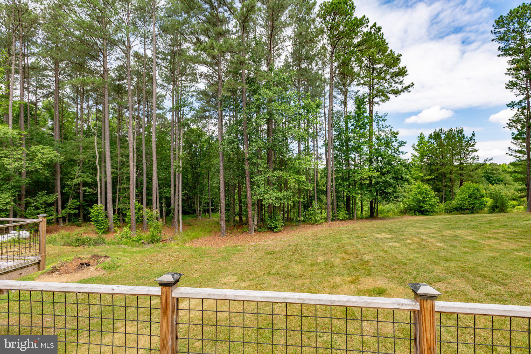 SIX LAKES WEST - Residential