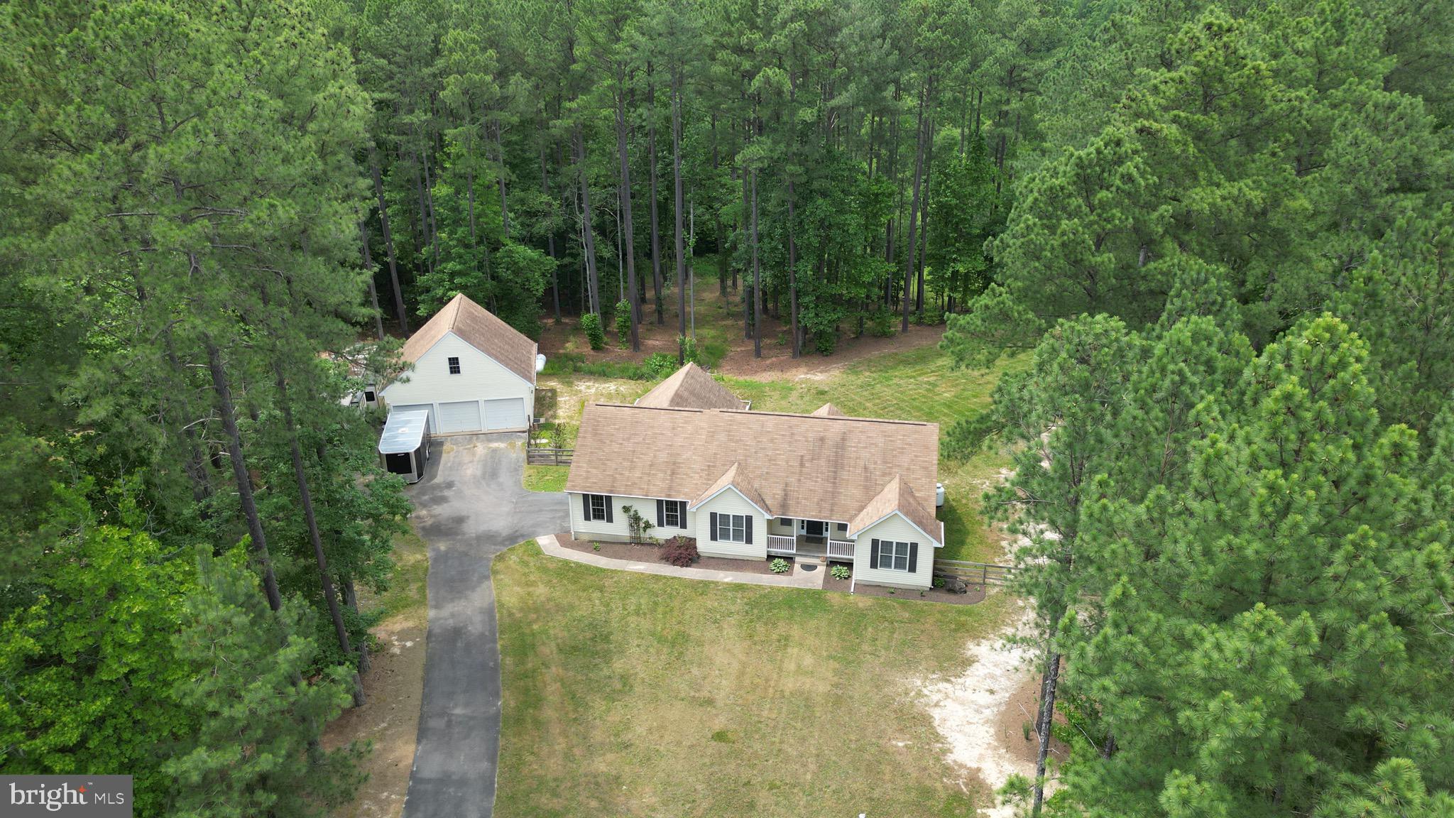 SIX LAKES WEST - Residential