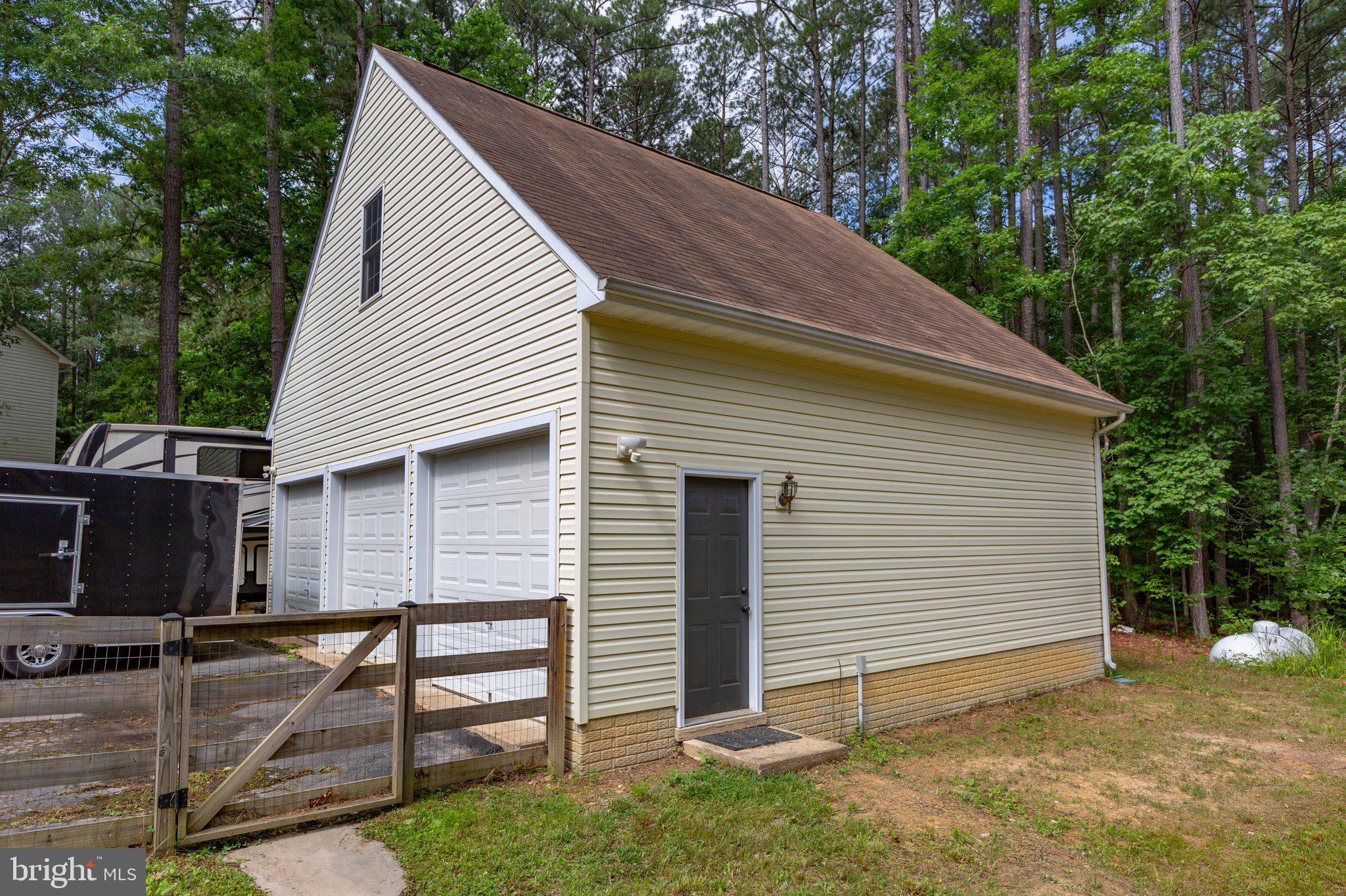 SIX LAKES WEST - Residential