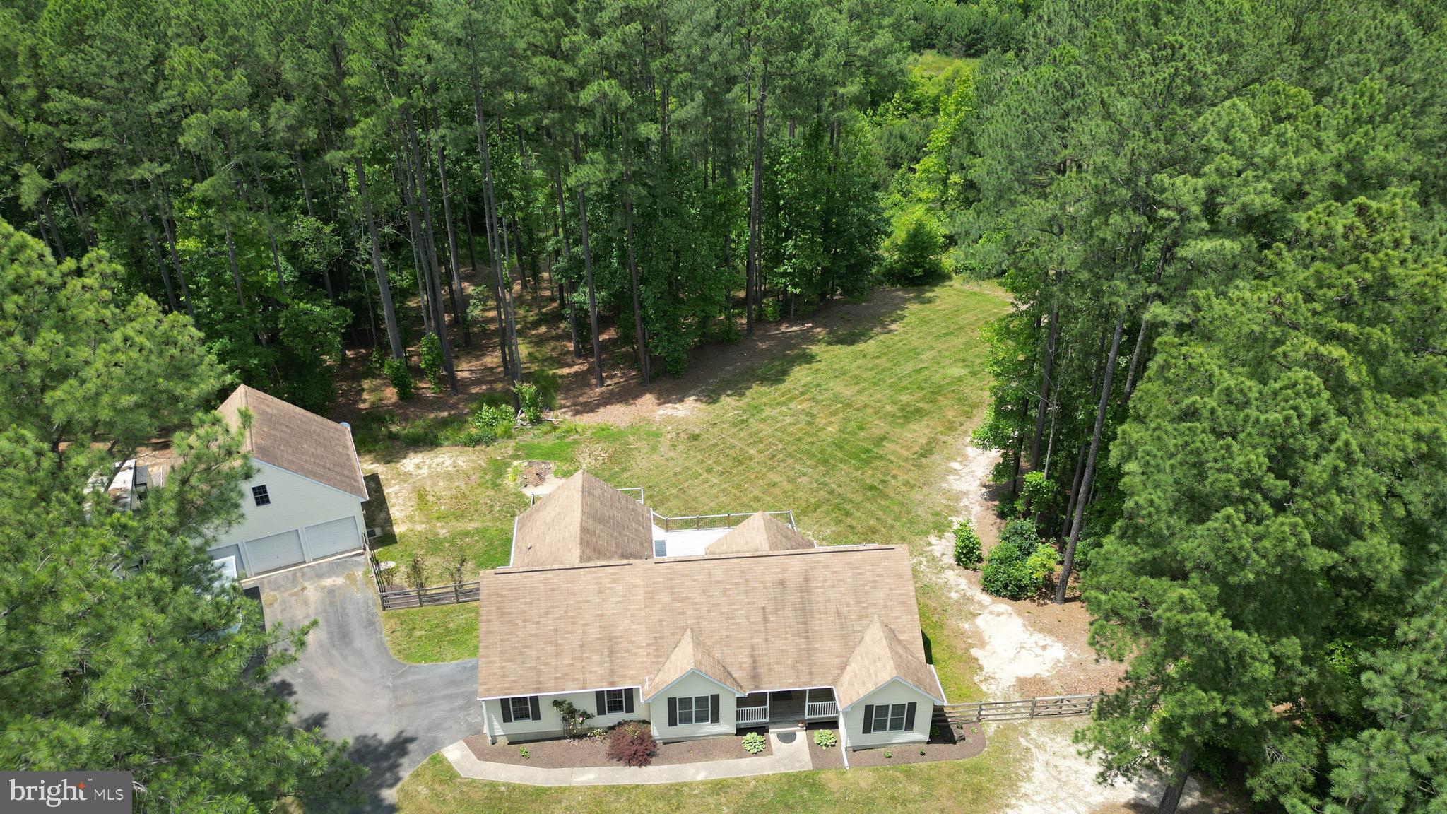 SIX LAKES WEST - Residential