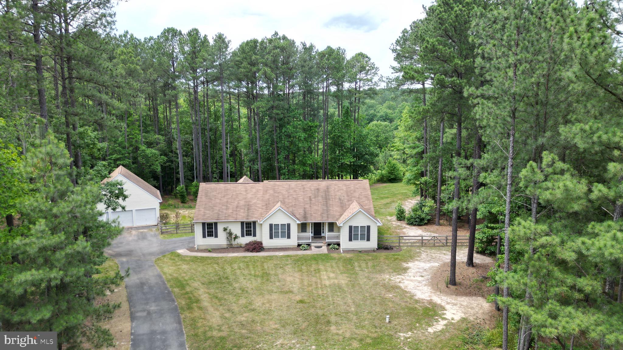 SIX LAKES WEST - Residential