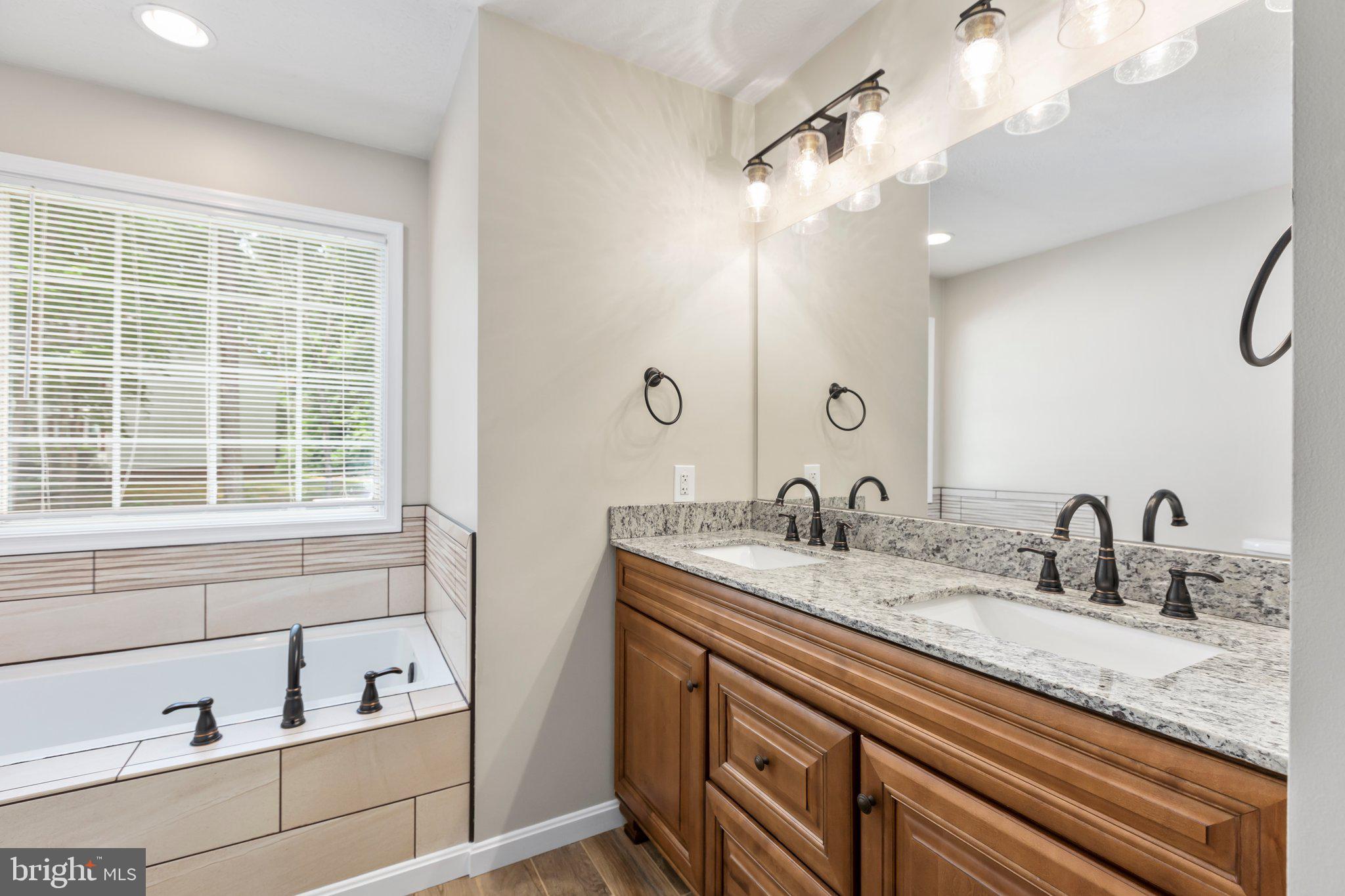 SIX LAKES WEST - Residential