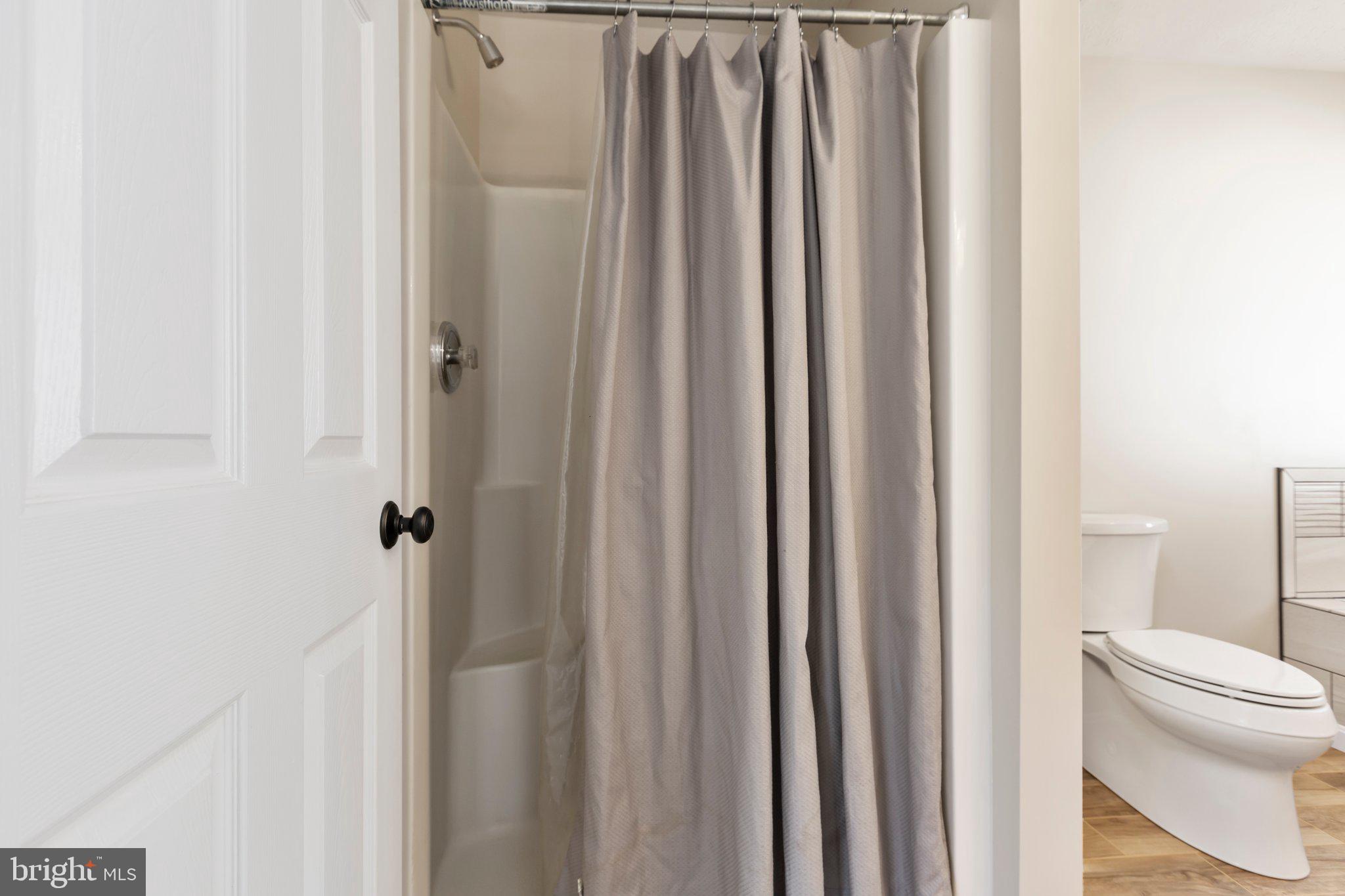 SIX LAKES WEST - Residential