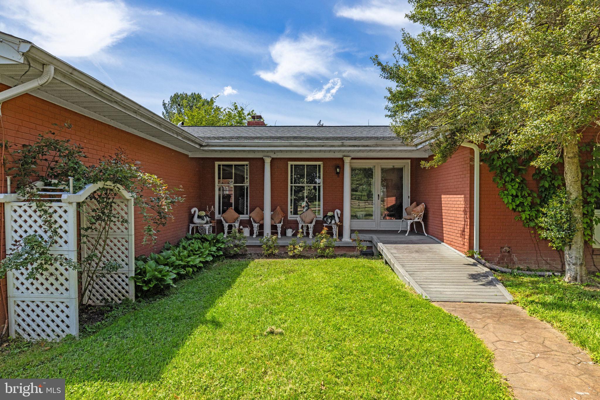 ENGLISH CHASE - Residential