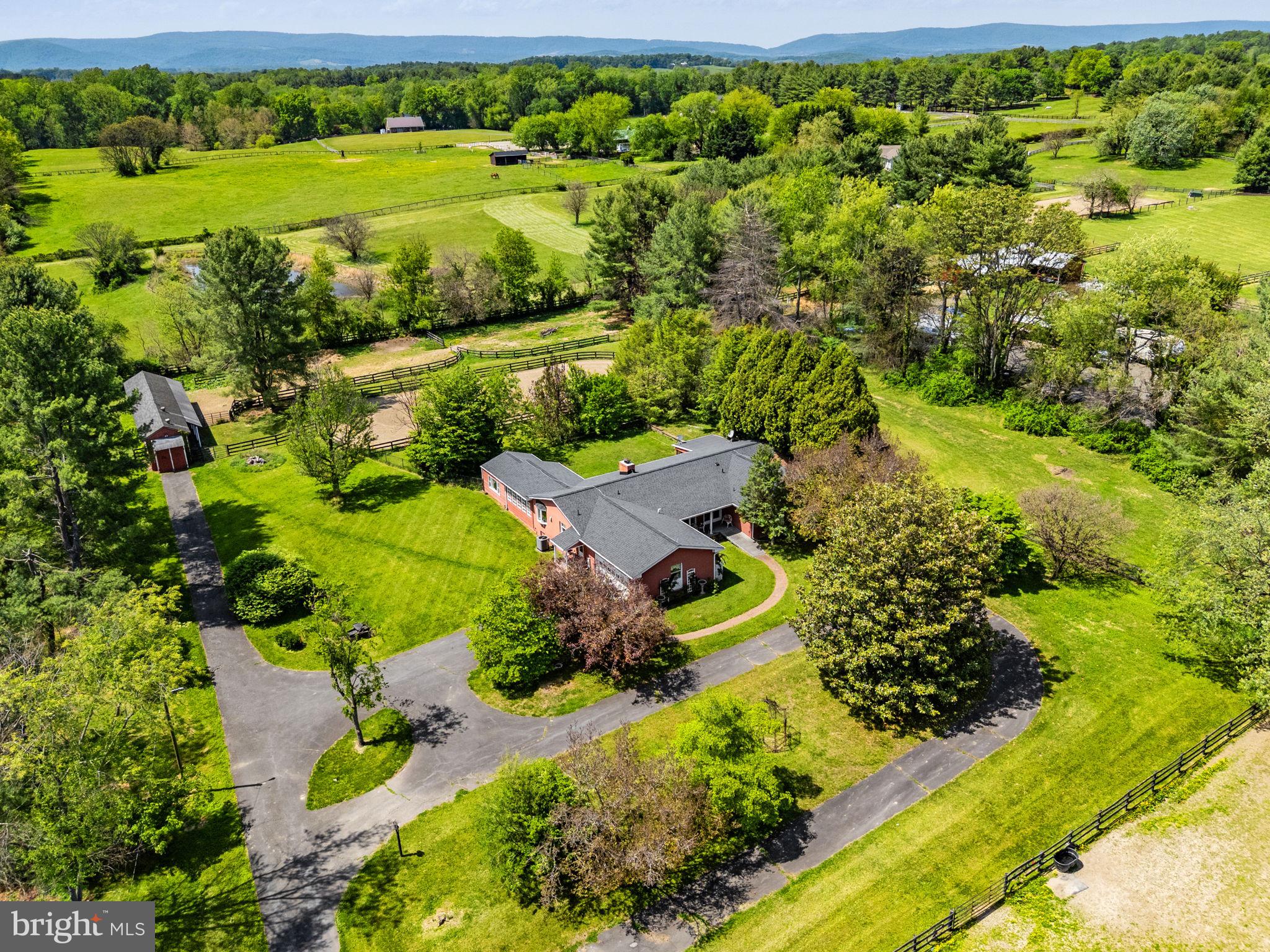 ENGLISH CHASE - Residential
