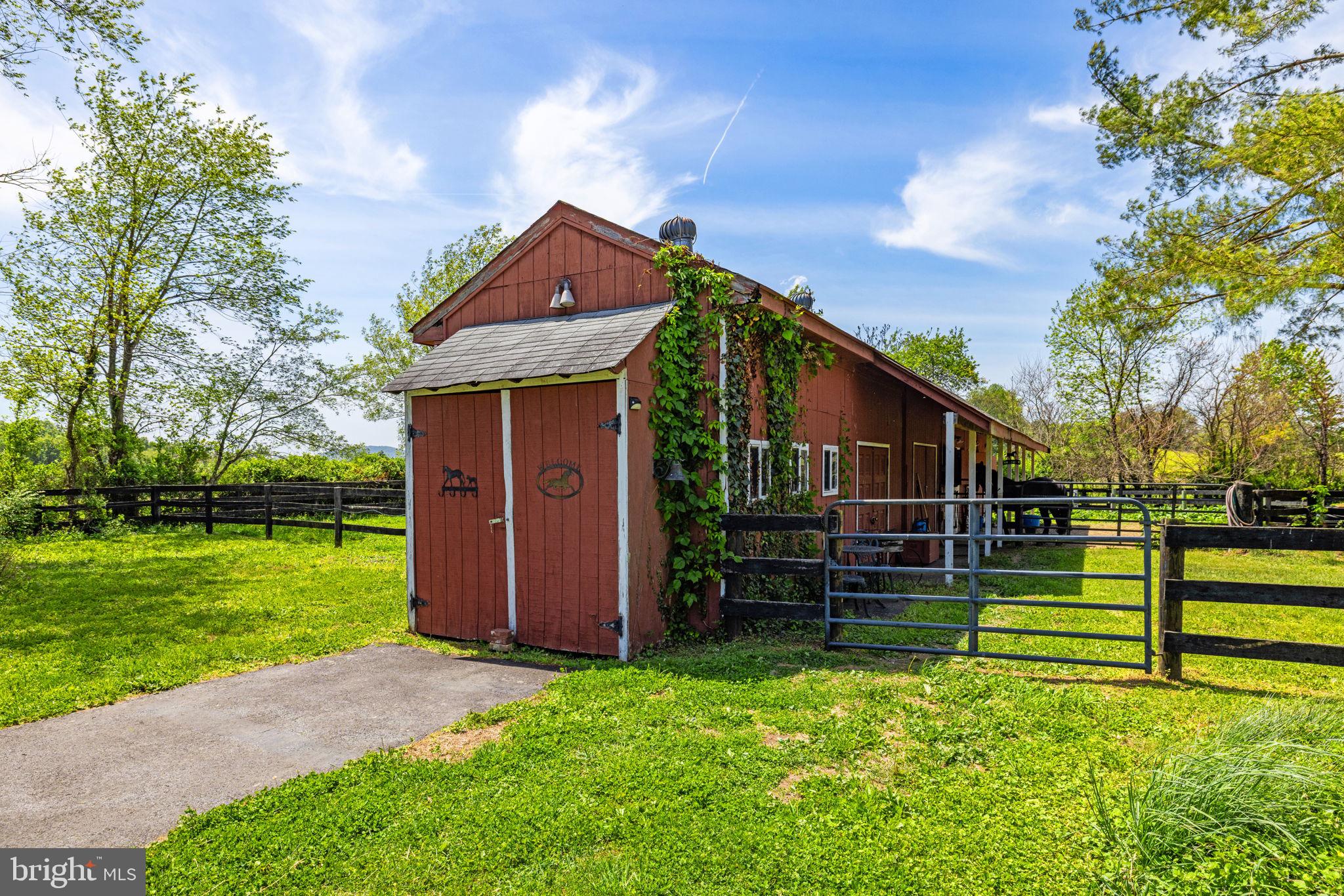 ENGLISH CHASE - Residential