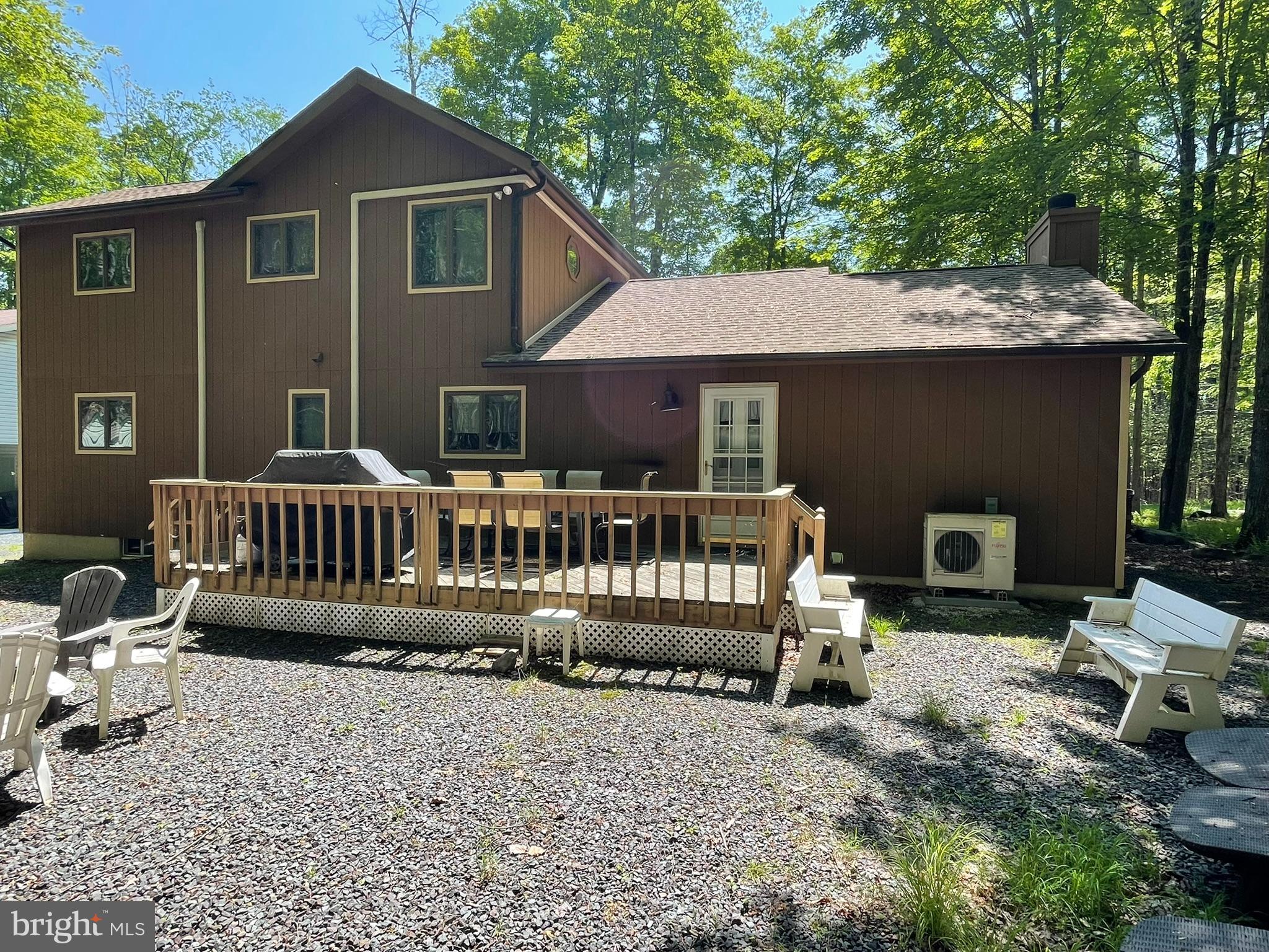 ARROWHEAD  LAKES - Residential