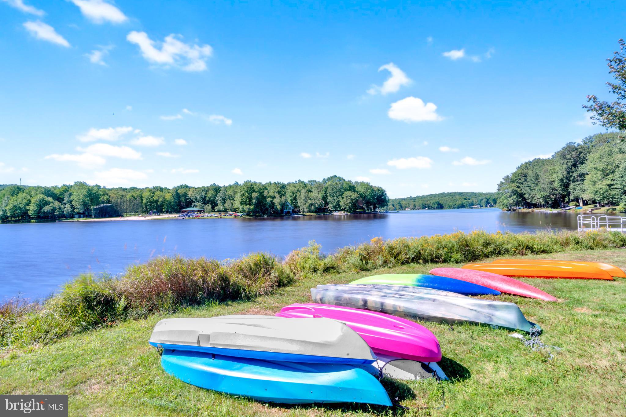 ARROWHEAD  LAKES - Residential