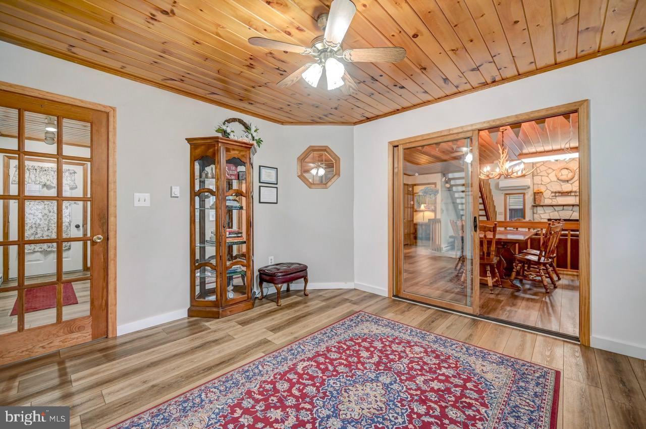 ARROWHEAD  LAKES - Residential