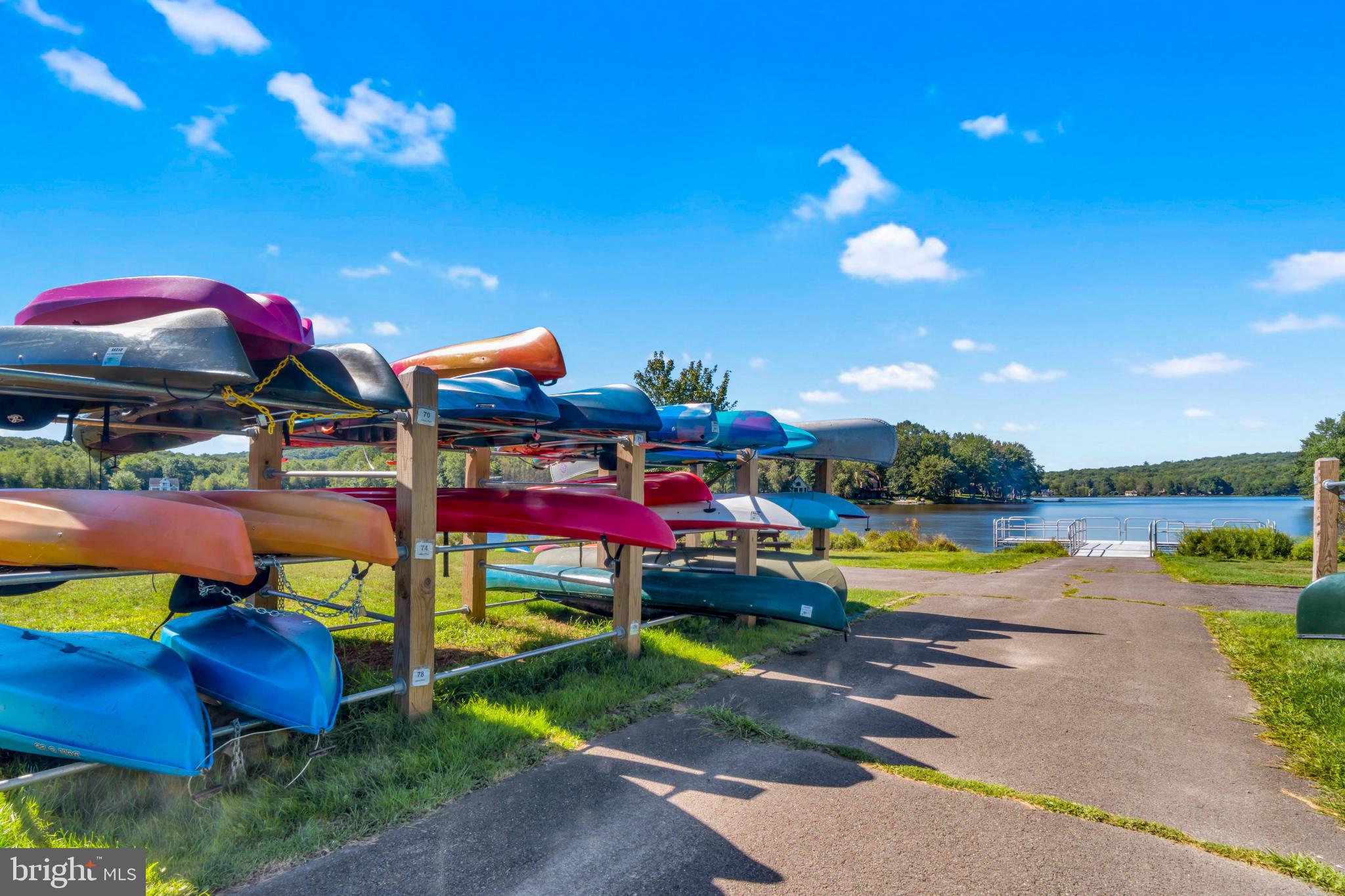 ARROWHEAD  LAKES - Residential