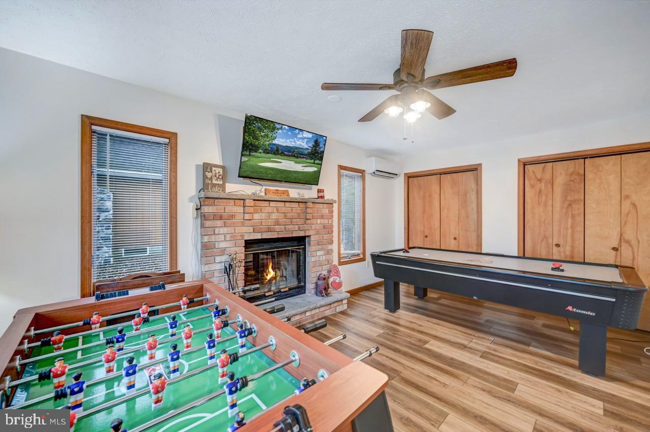 ARROWHEAD  LAKES - Residential