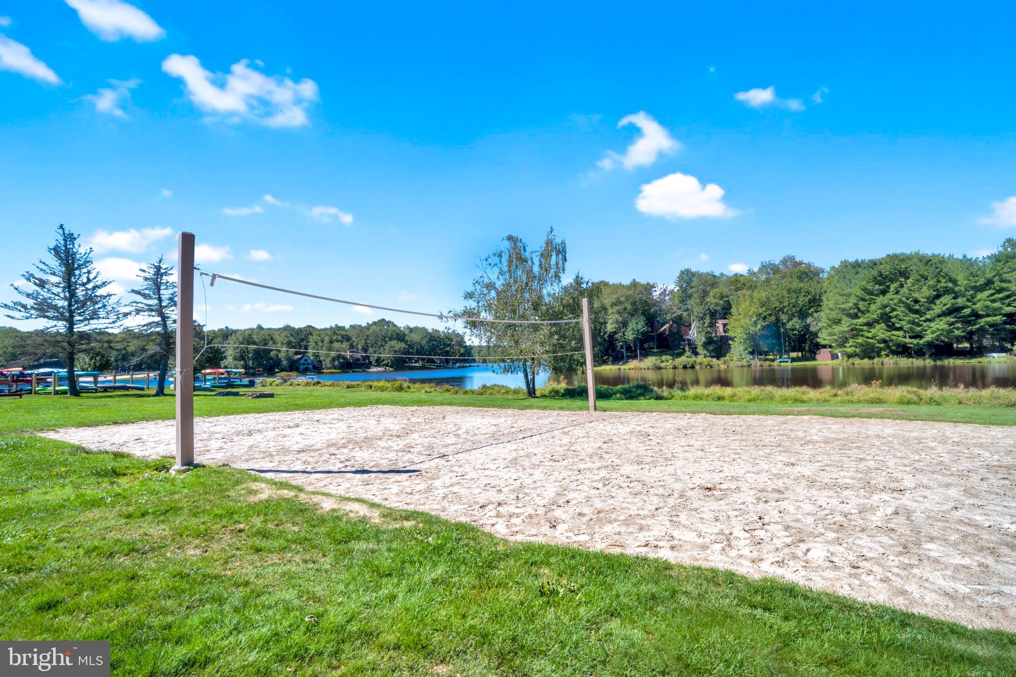 ARROWHEAD  LAKES - Residential