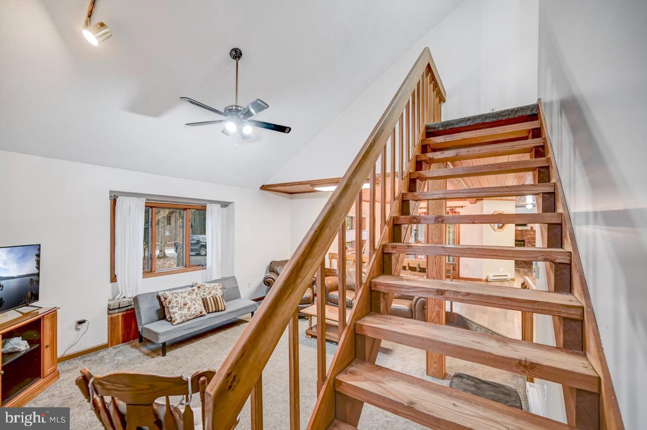 ARROWHEAD  LAKES - Residential