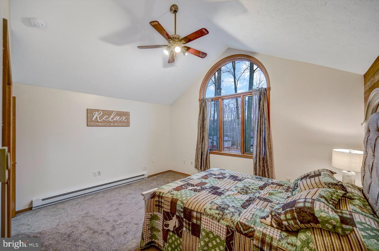 ARROWHEAD  LAKES - Residential