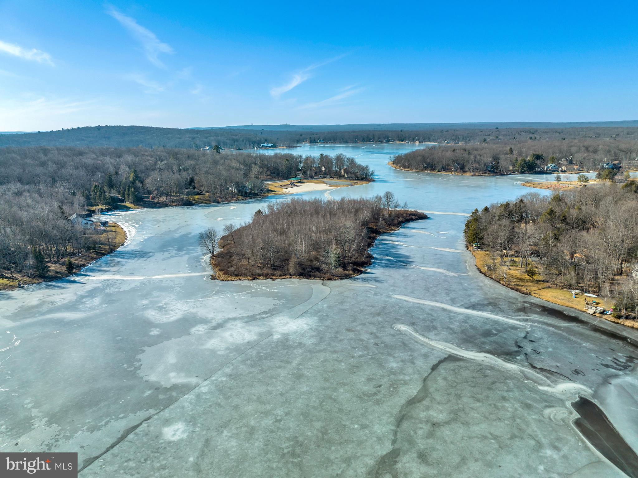 ARROWHEAD  LAKES - Residential