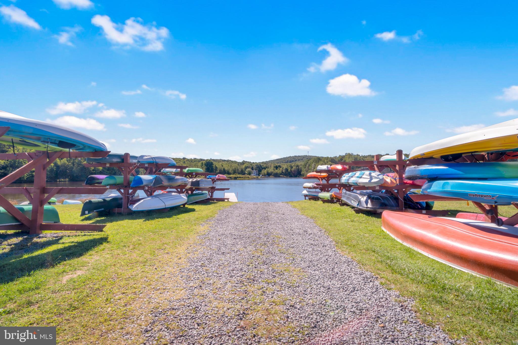 ARROWHEAD  LAKES - Residential