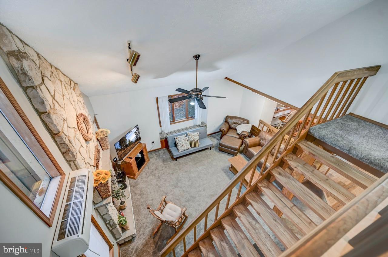 ARROWHEAD  LAKES - Residential