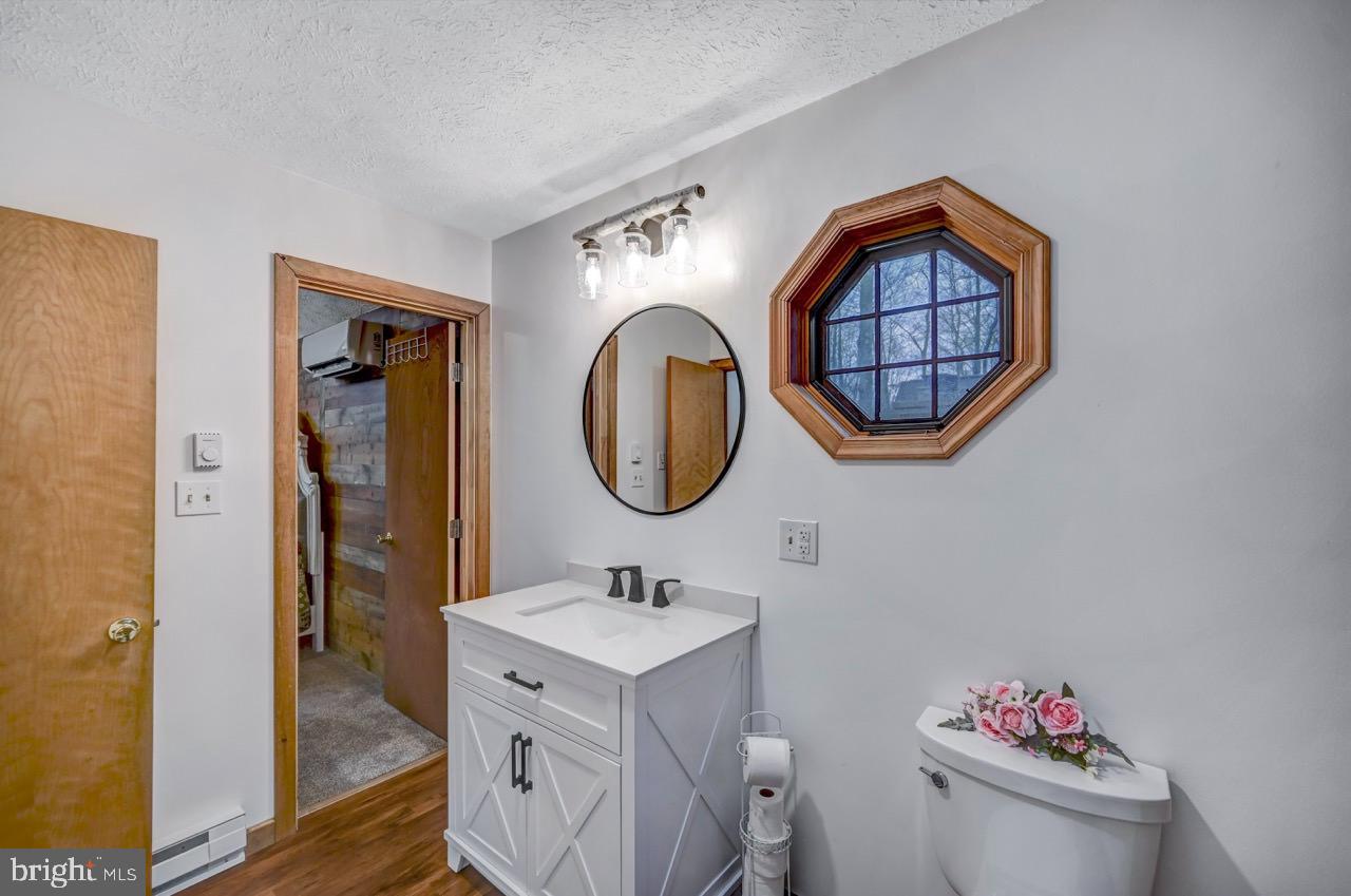 ARROWHEAD  LAKES - Residential