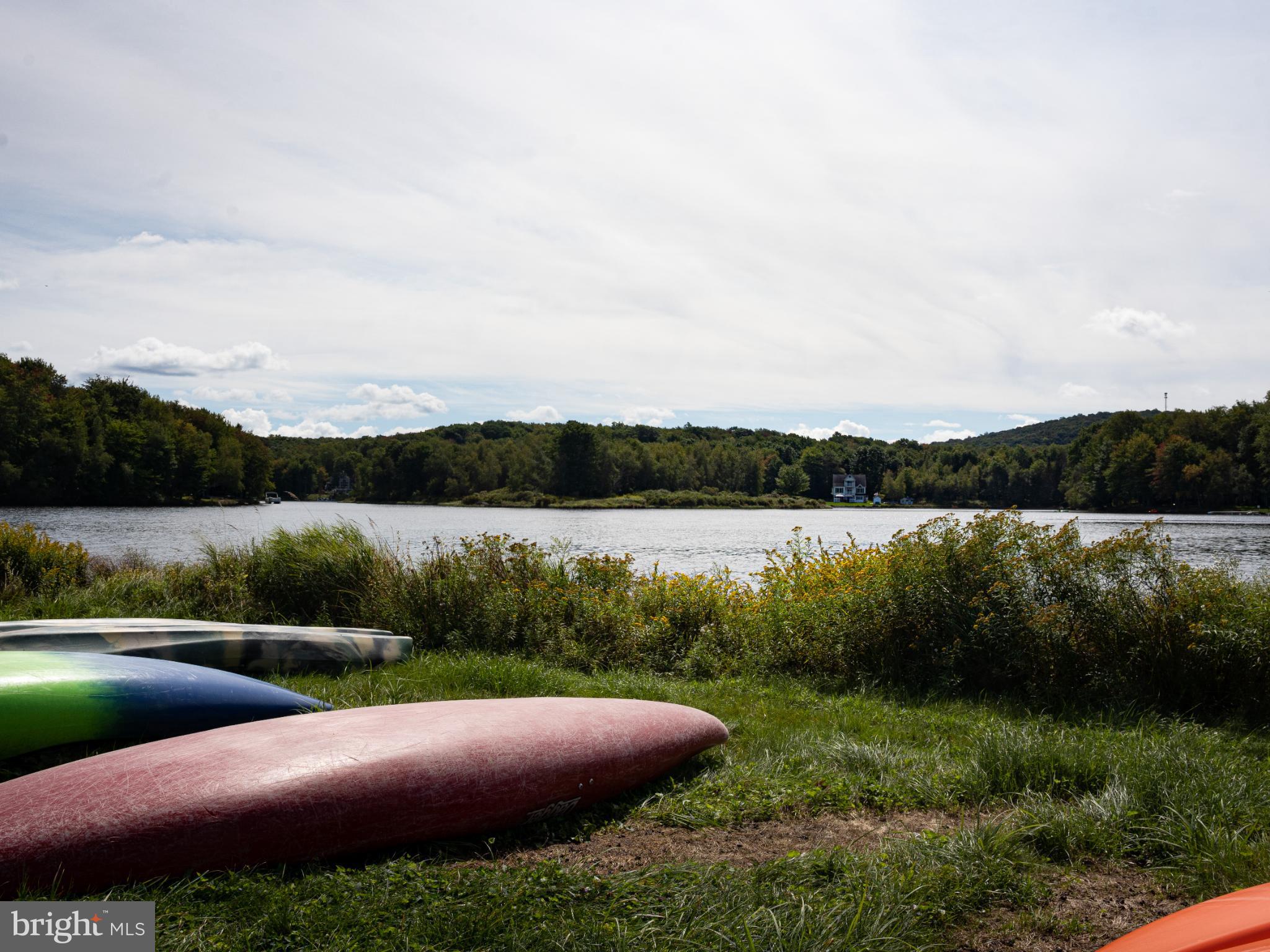 ARROWHEAD  LAKES - Residential