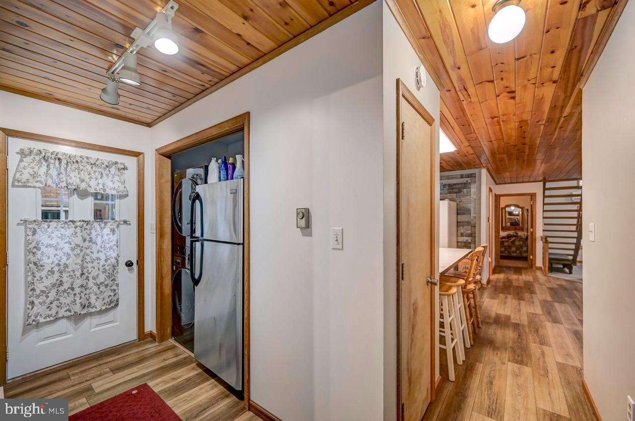 ARROWHEAD  LAKES - Residential