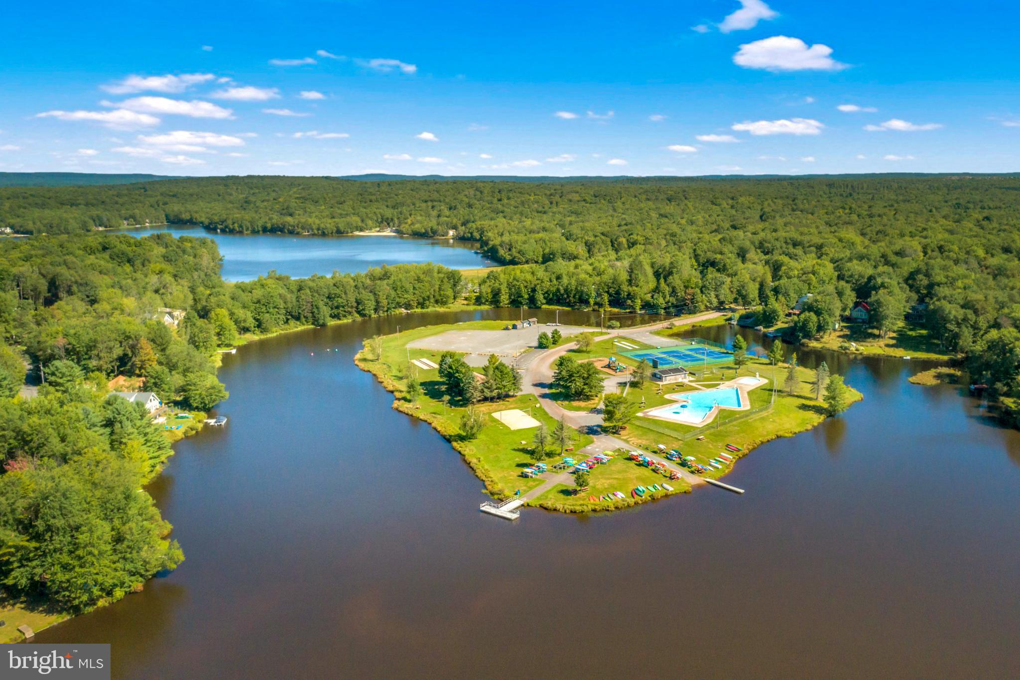 ARROWHEAD  LAKES - Residential