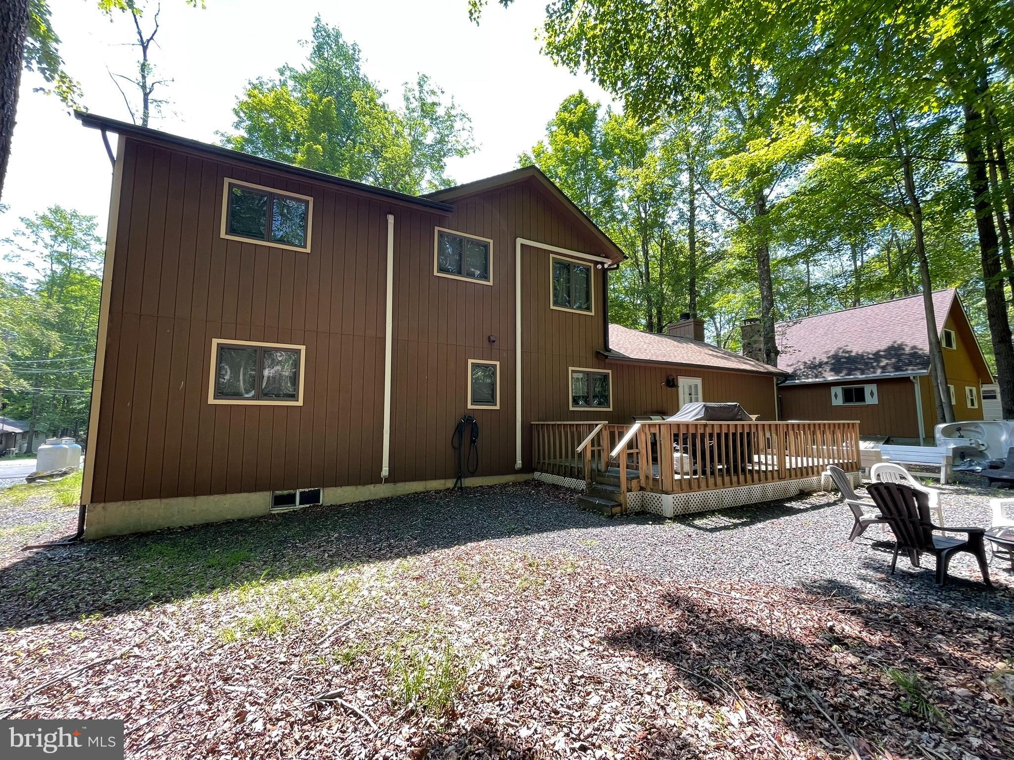 ARROWHEAD  LAKES - Residential