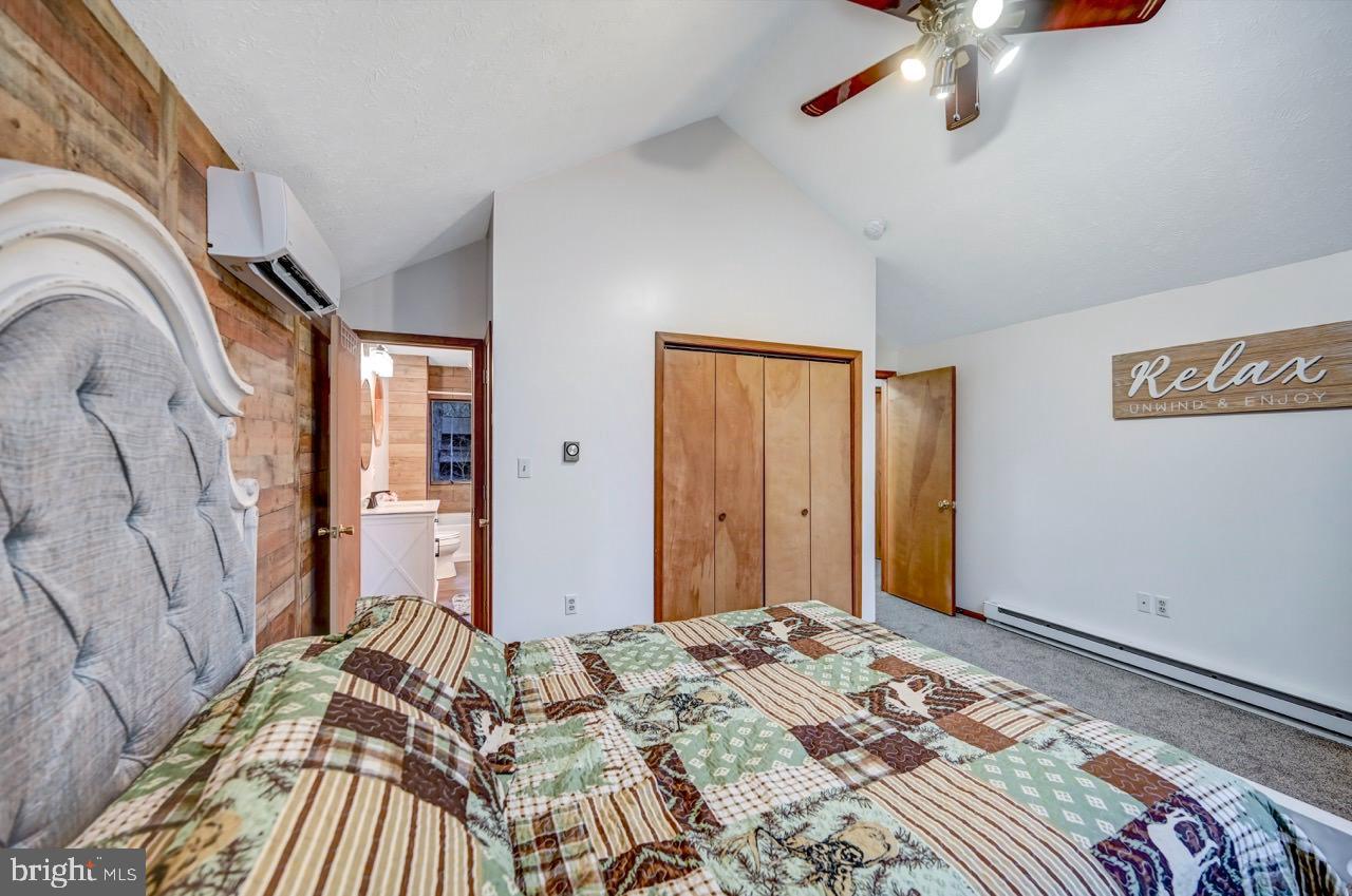 ARROWHEAD  LAKES - Residential