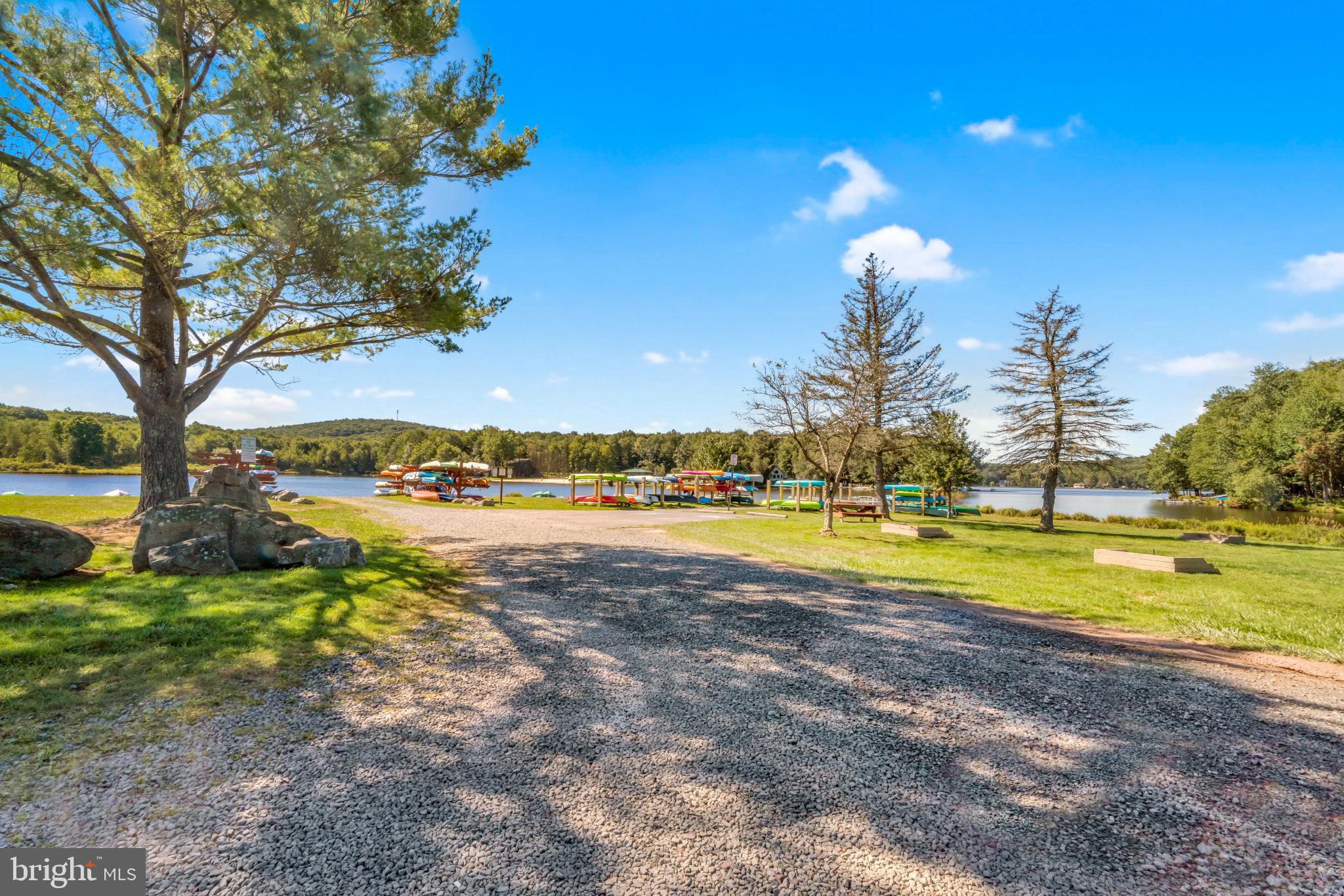 ARROWHEAD  LAKES - Residential